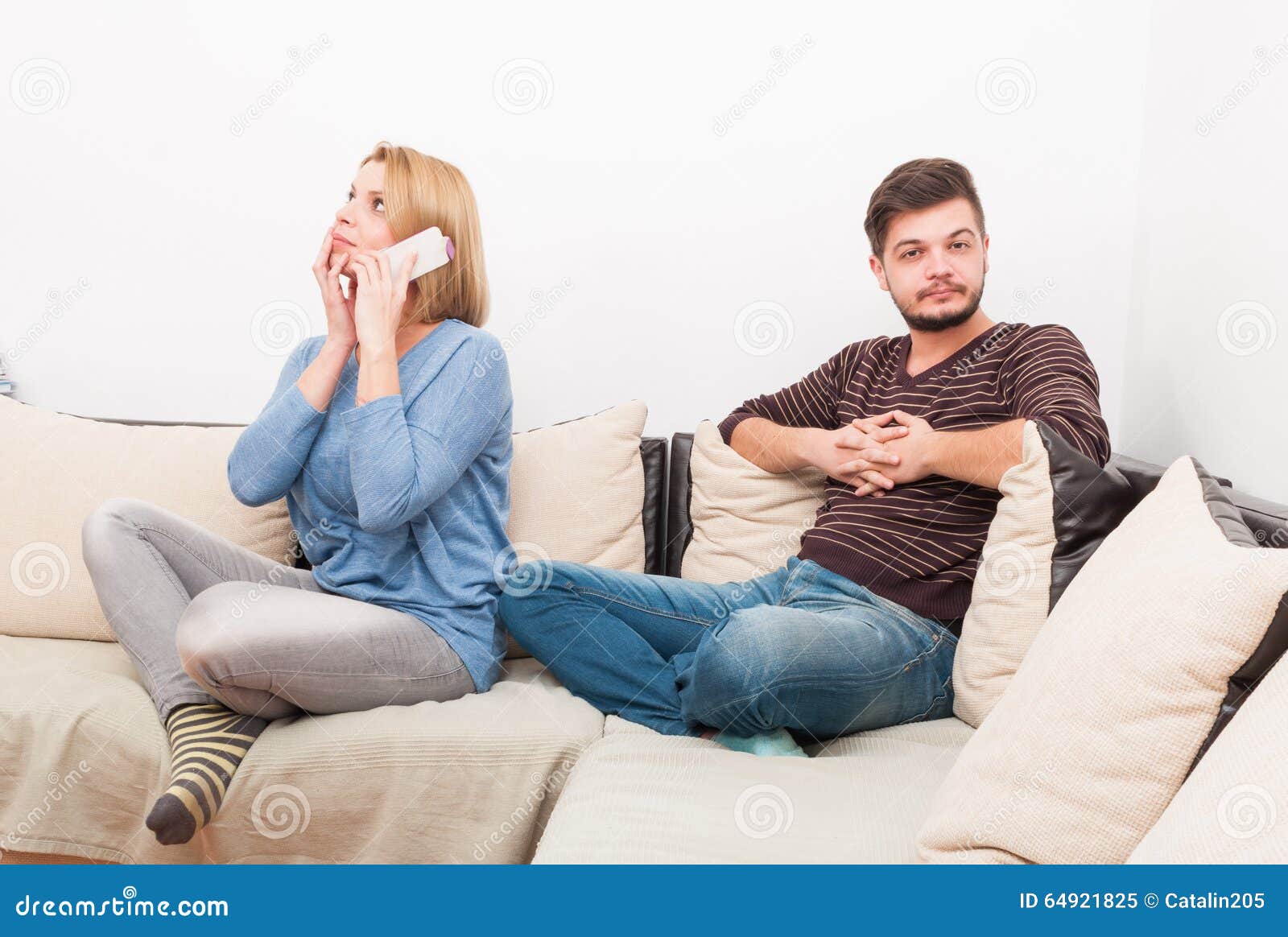 Пока муж смотрит телевизор жена. A wifes Phone.