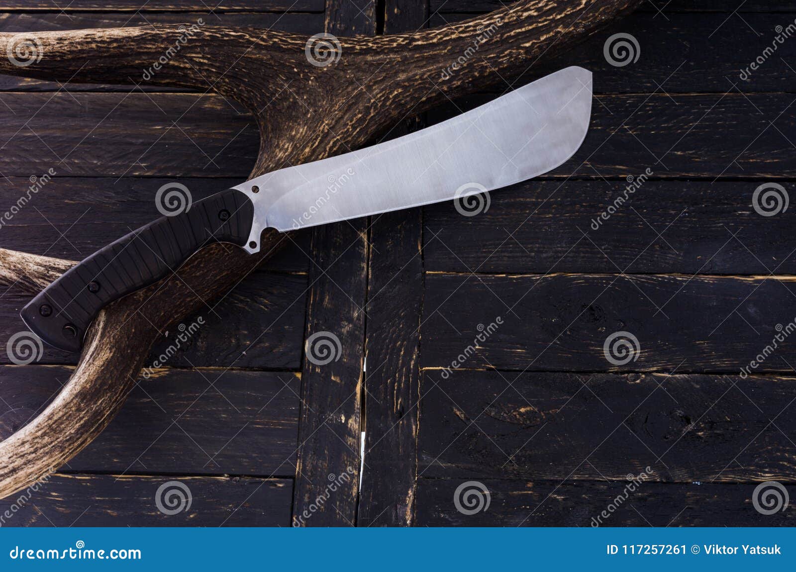 Один большой нож Текстура рожка оленей Стоковое Изображение - изображение насчитывающей удар, охотник: 117257261