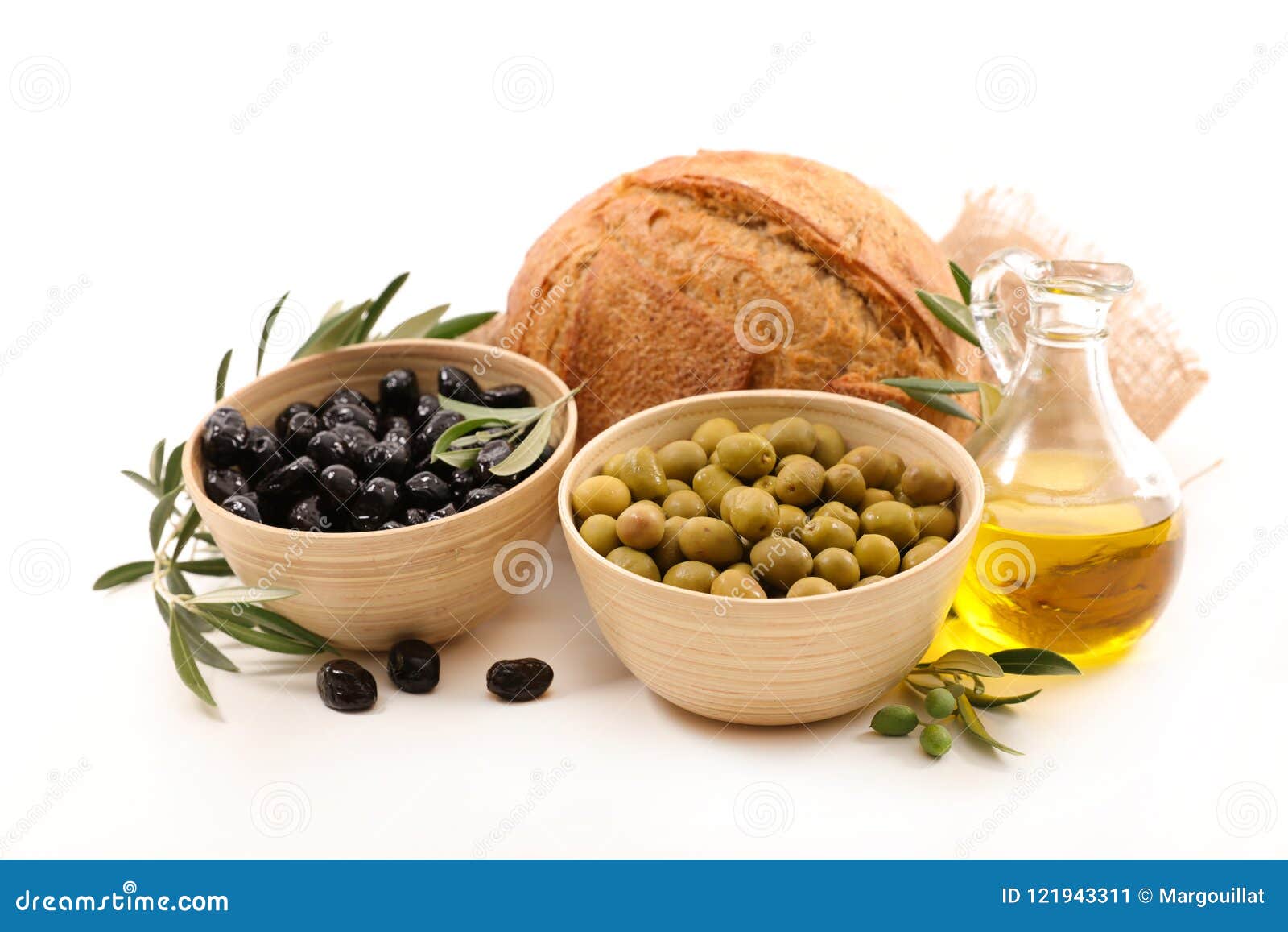 Bread olive oil. Хлеб с оливковым маслом. Хлеб с маслинами. Хлеб обогащенный оливками. Снеки оливки хлеб.
