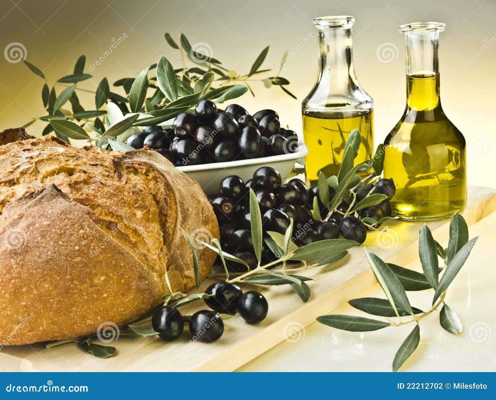 Bread olive oil. Оливковое дерево маслом. Оливковое масло и маслины. Хлеб с оливковым маслом. Оливковое масло Франция.