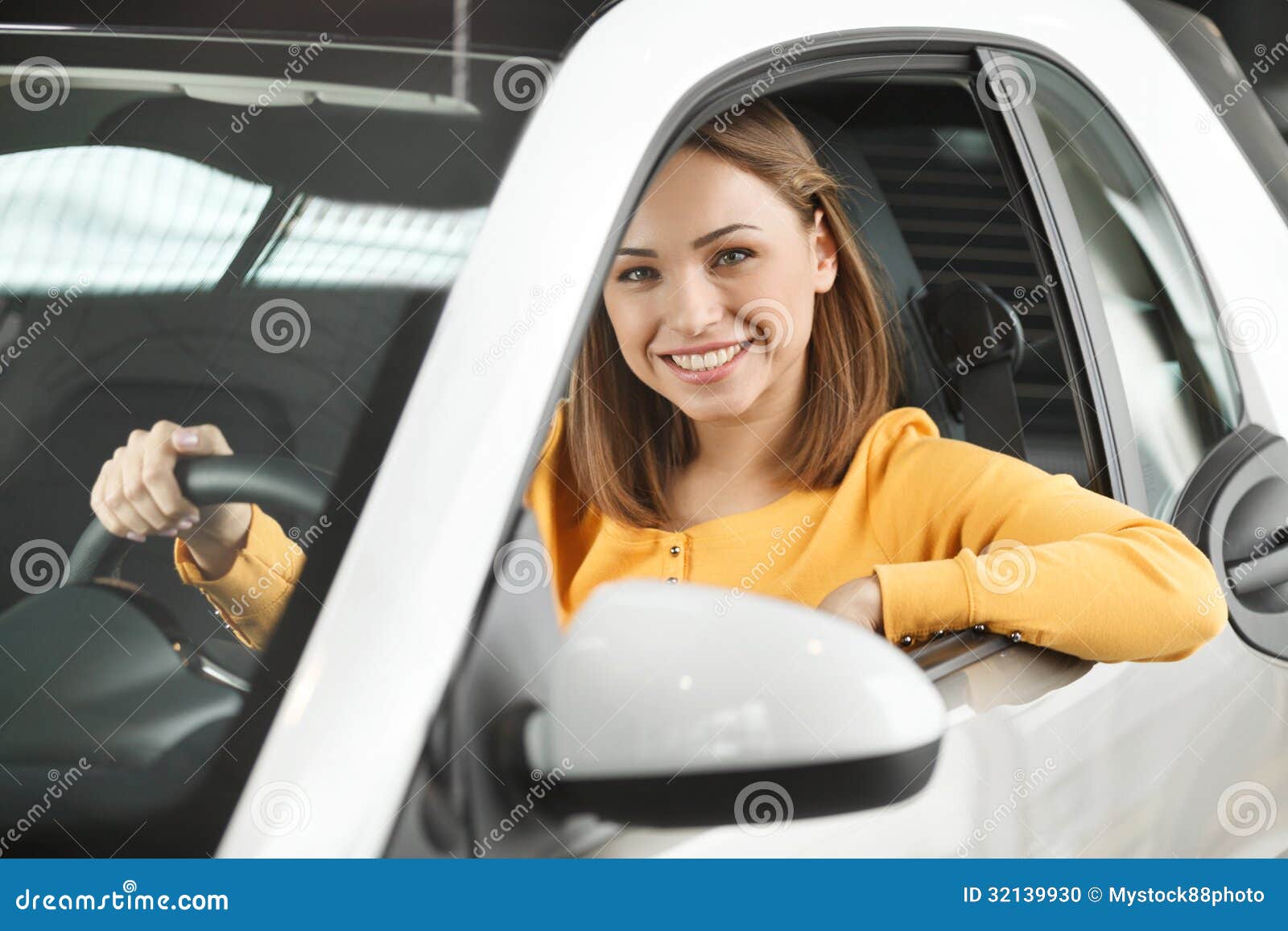 Drive a car she напиши