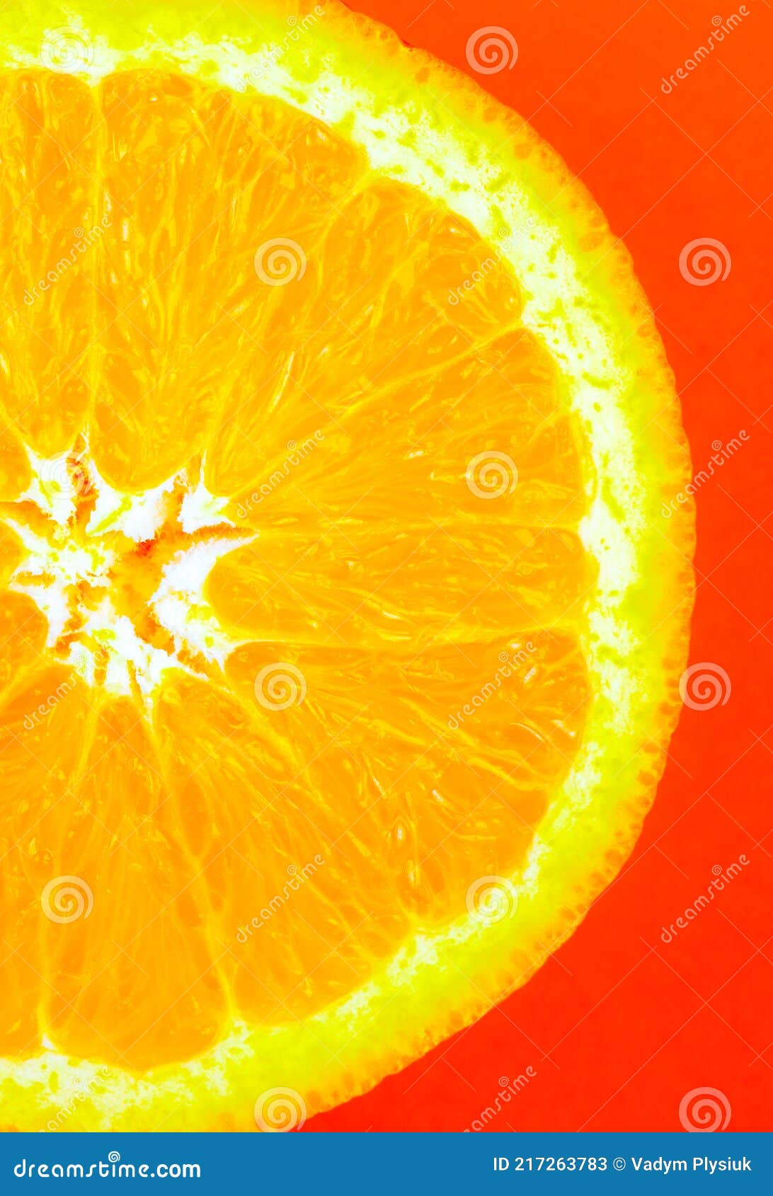 оранжевый фрукт на оранжевом фоне. минимализм оригинальное и творческое  фото. красивая природа вертикальные обои для смартфона Стоковое Изображение  - изображение насчитывающей цвет, плодоовощи: 217263783