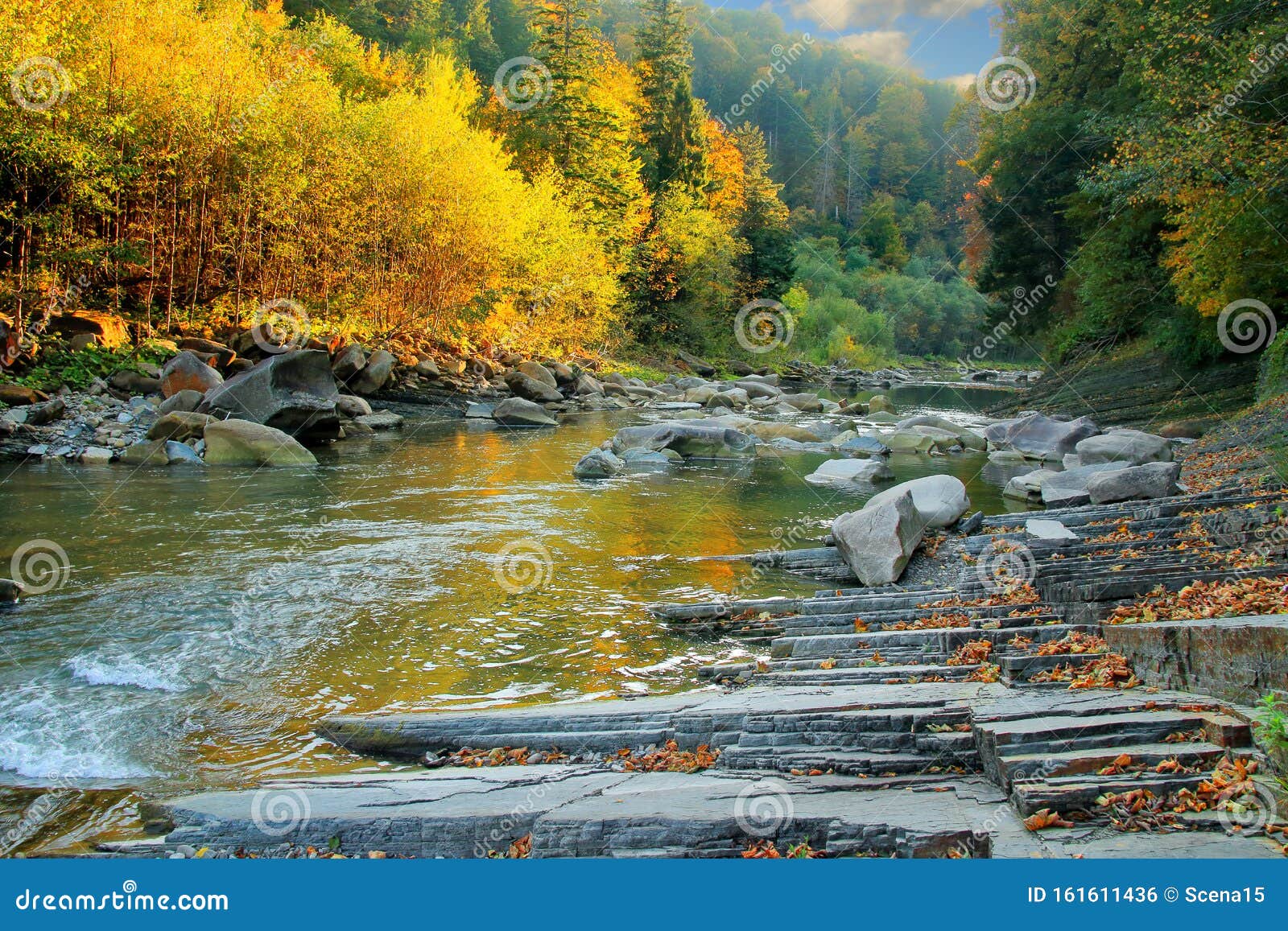 Осенний Пейзаж С Рекой Фото