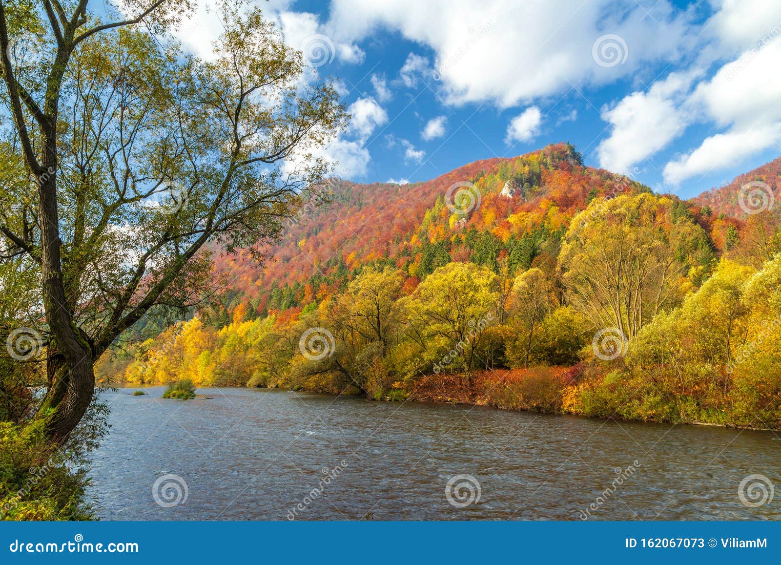 Осенний Пейзаж С Рекой Фото