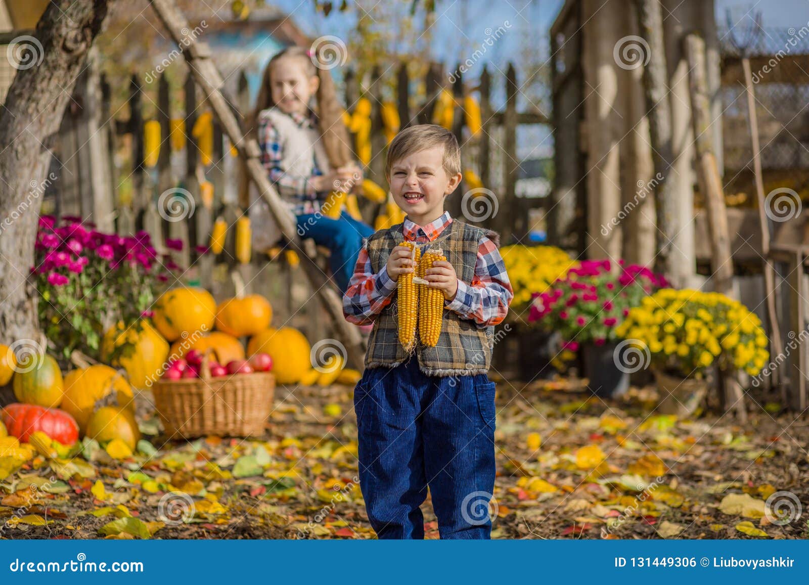 Фото Детей С Яблоками Осень