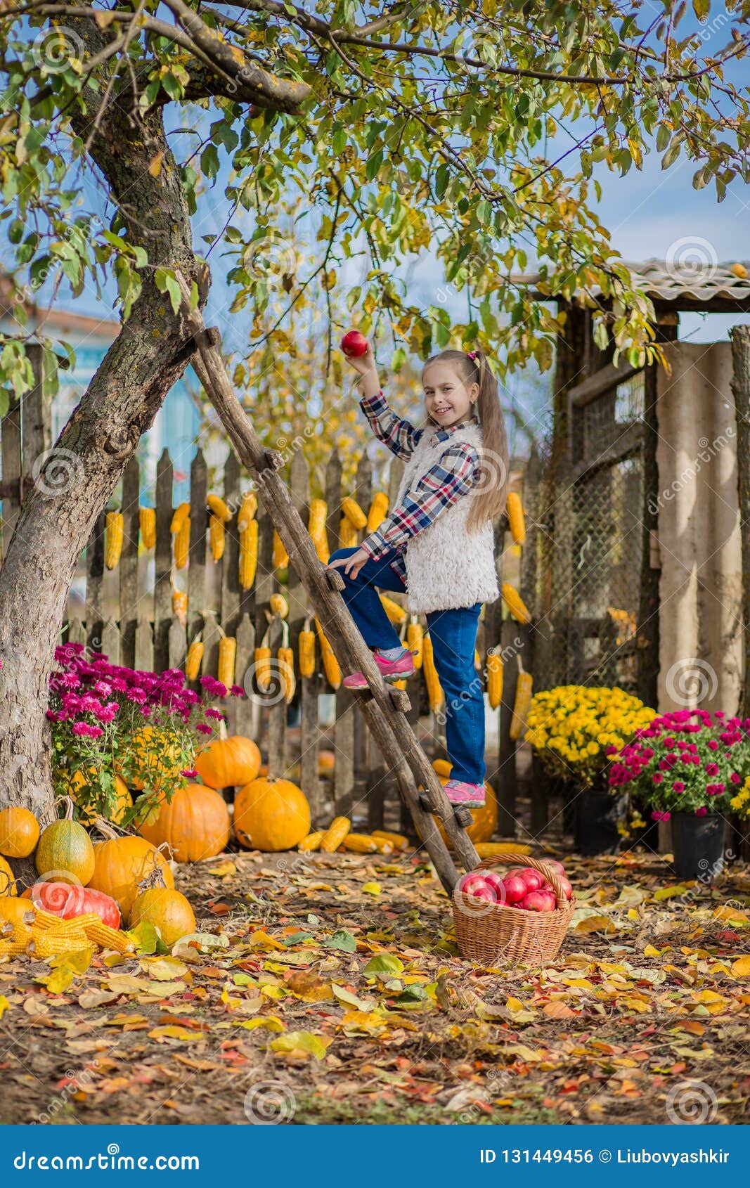 Фото Детей С Яблоками Осень