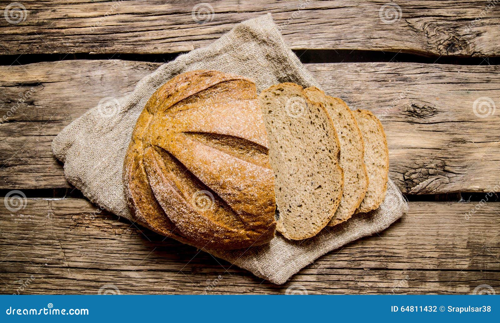 Свежий ветер свежий хлеб свежая рубашка. Хлеб нарезка topview. Свежий хлеб фото сверху. Хлеб на доске нарезанный с лучком картинки.