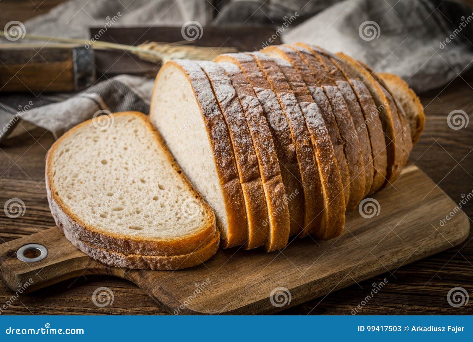Хлеб и т д. Нарезанный хлеб. Красивые ломтики хлеба. Разрезанный хлеб. Красиво нарезать хлеб.
