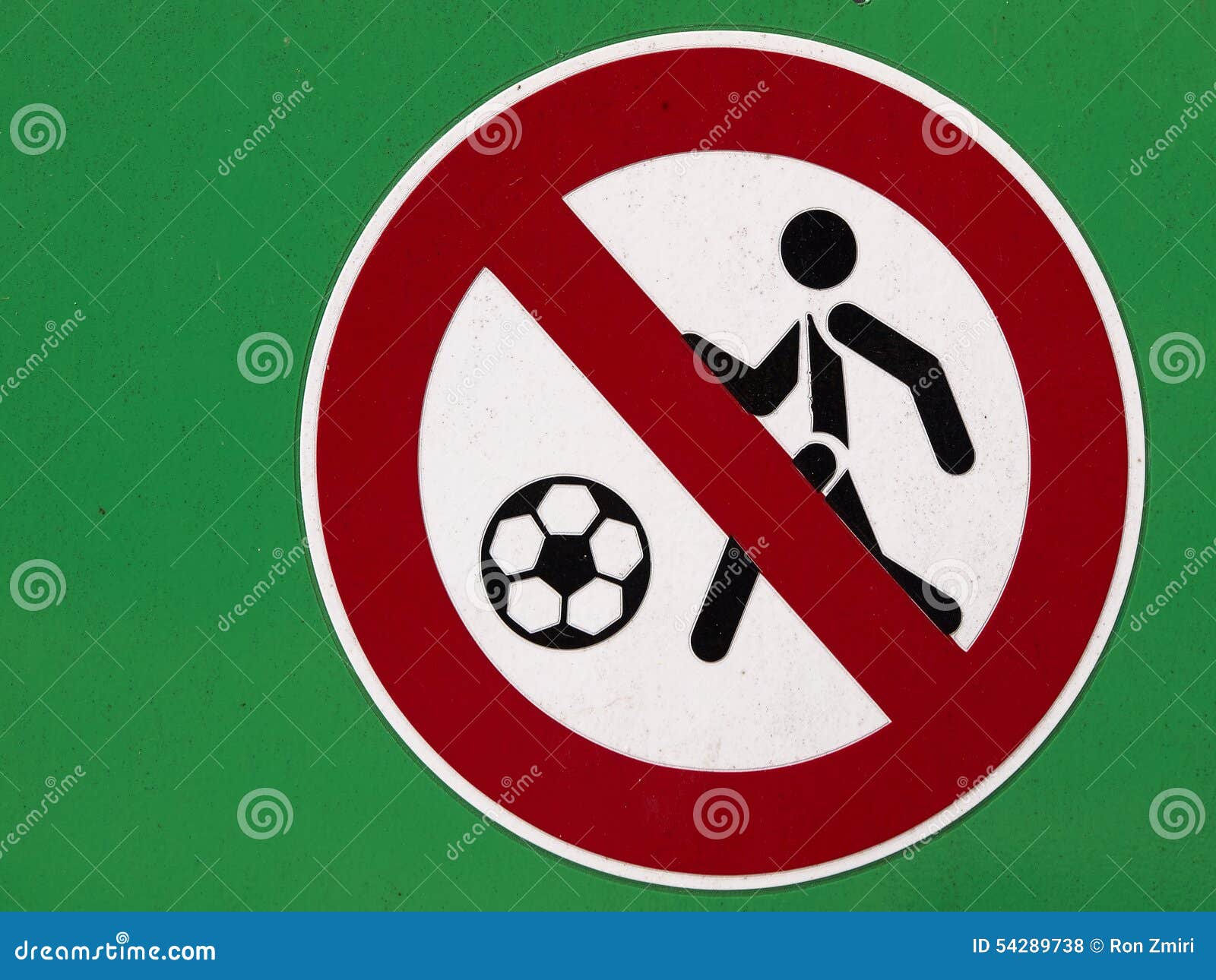 Игра под запрет. Запрет футбола. Запрет на мяч знак. Футбол запрещен. Запрещающие знаки на стадионе.