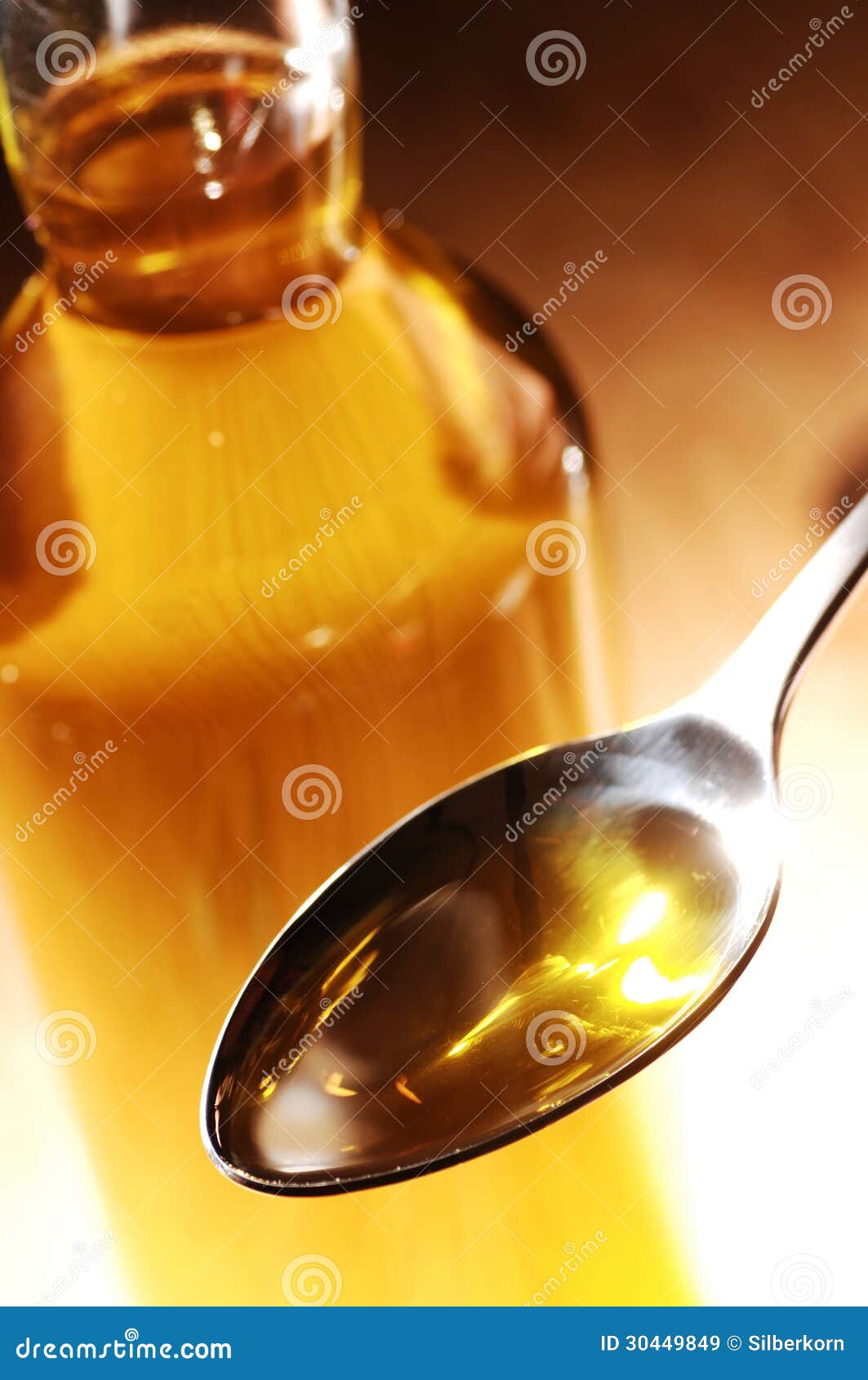 Ложка масла в день. Льняное масло ложка. Масло в ложке. Оливковое и льняное масло. Ложка оливкового масла.