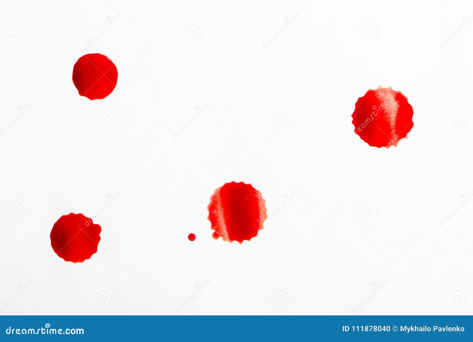 Кровь на туалетной бумаге мужчина. Алая кровь на туалетной бумаге. Красная кровь на туалетной бумаге.