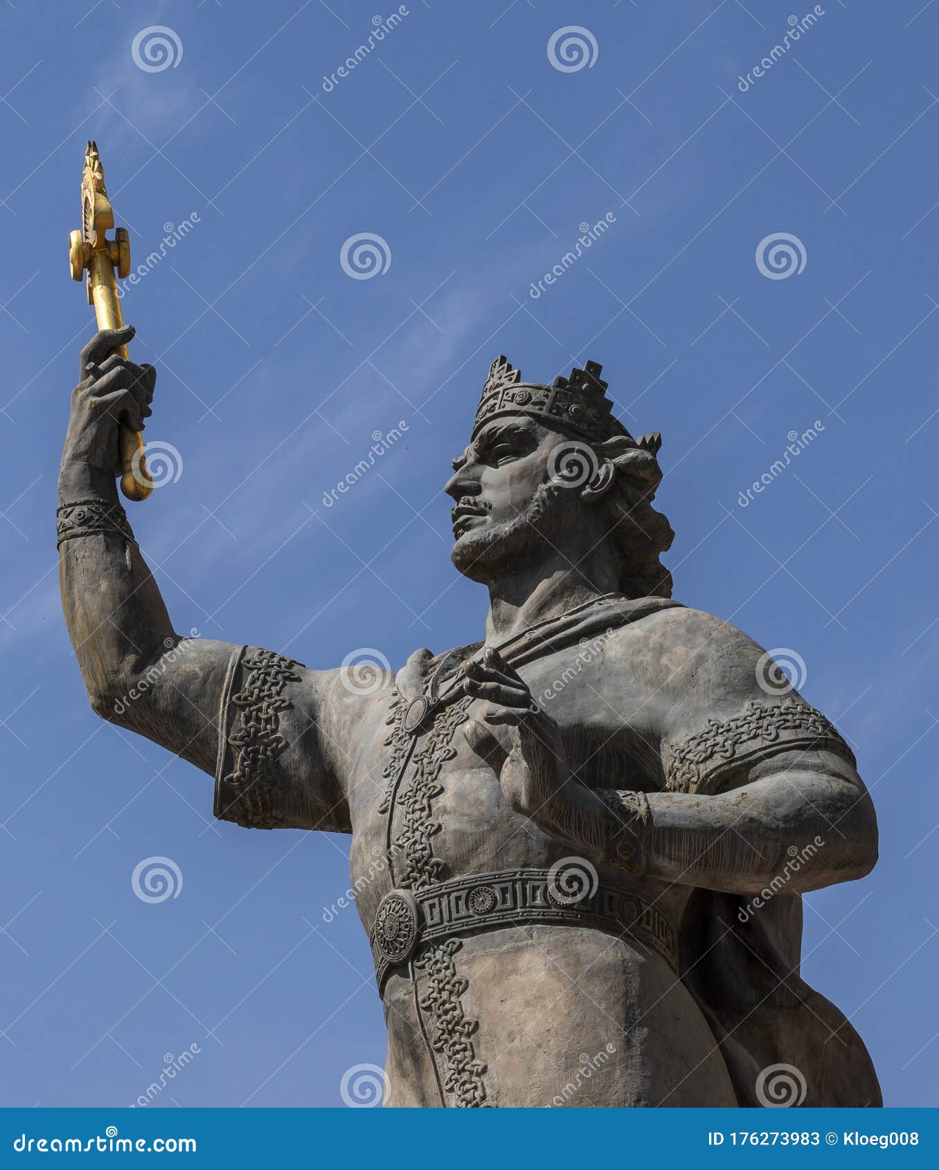 Памятник Tazjikistan исмоила сомони Редакционное Стоковое Фото - изображение насчитывающей основатель, старо: 176273983