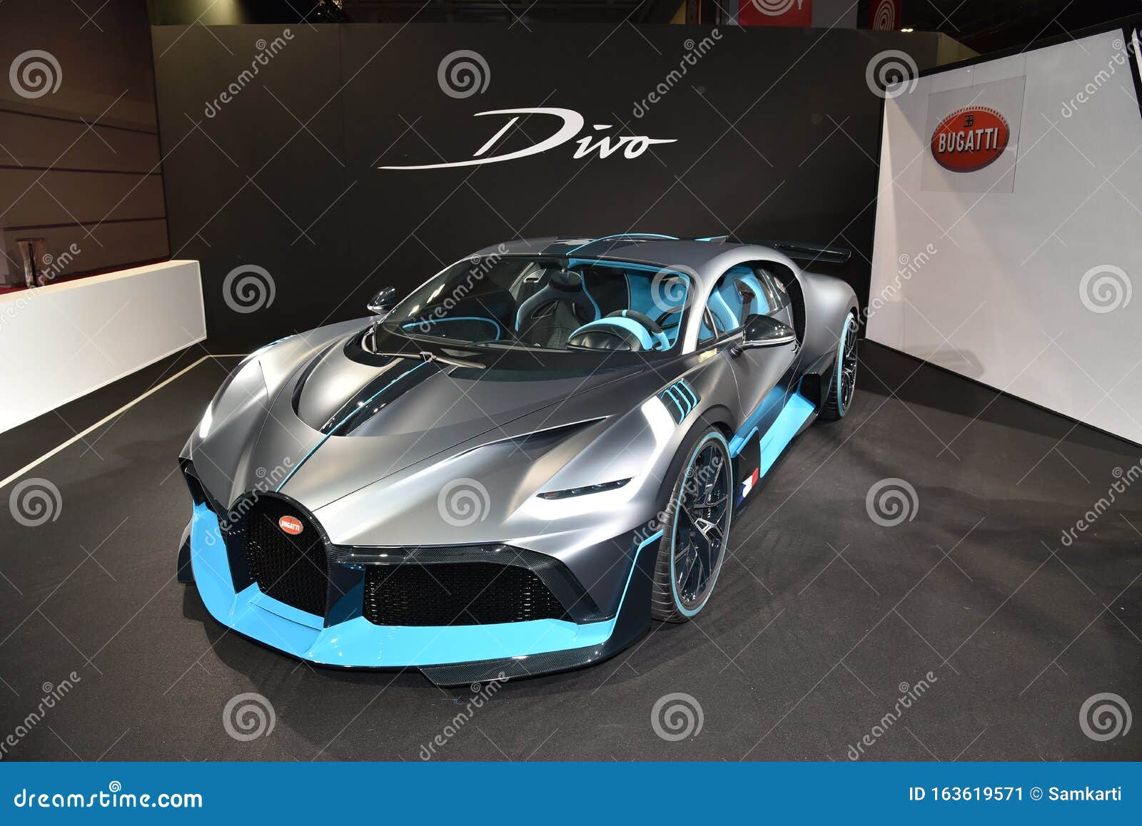 114 Bugatti Divo        RF  Dreamstime