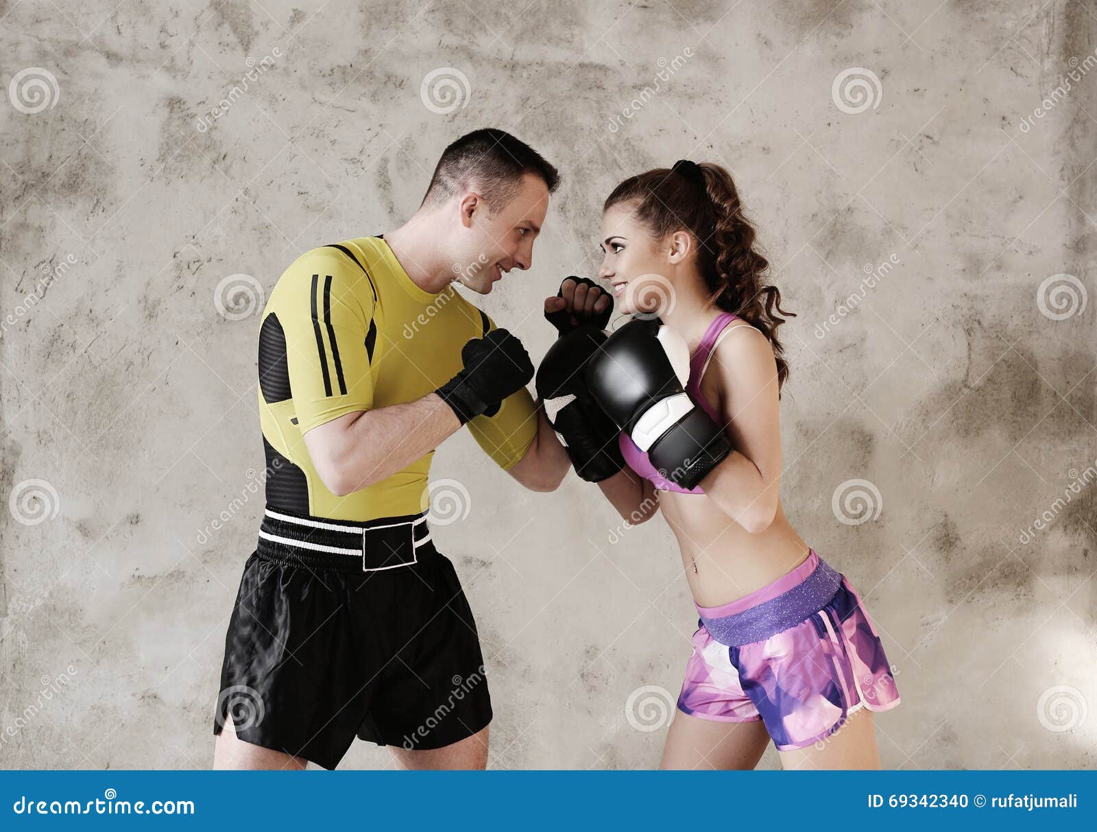 He love sport. Пара боксеров. Фотосессия бокс парочки. Боксерская фотосессия пары. Фотосессия в стиле бокс для пары.