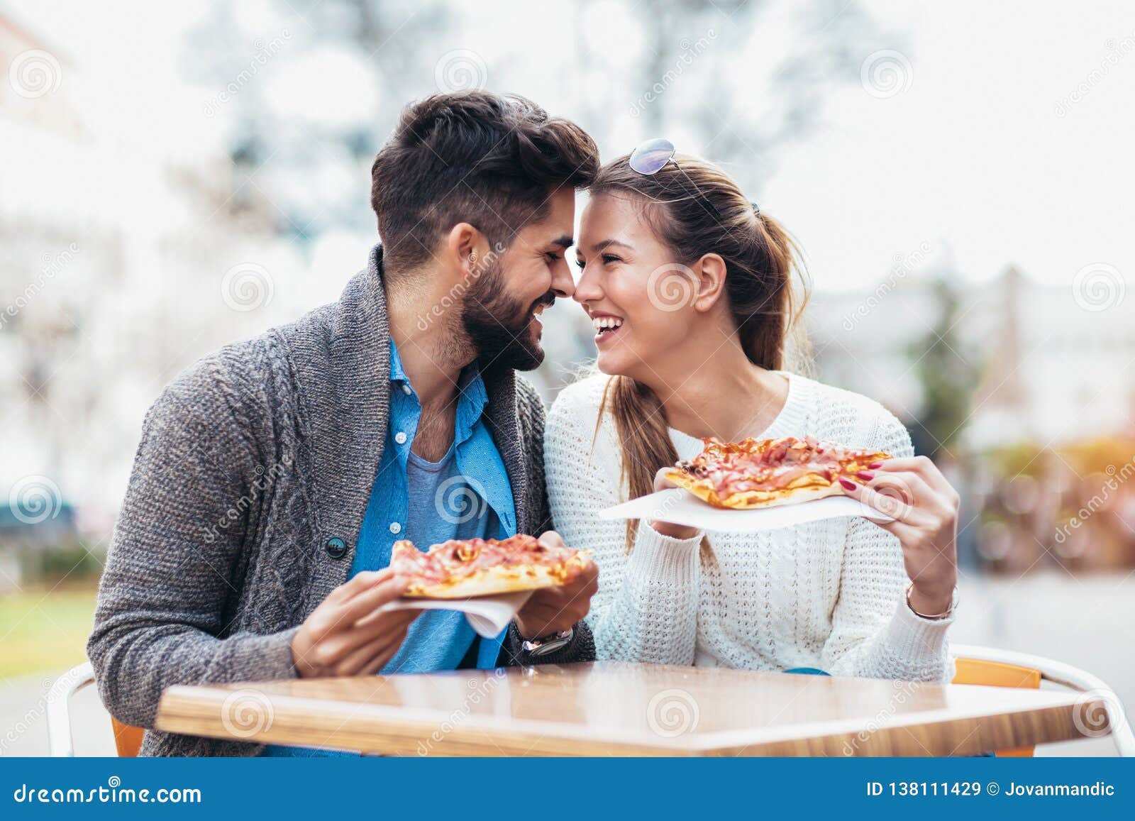 фотосессия пары с пиццей фото 78