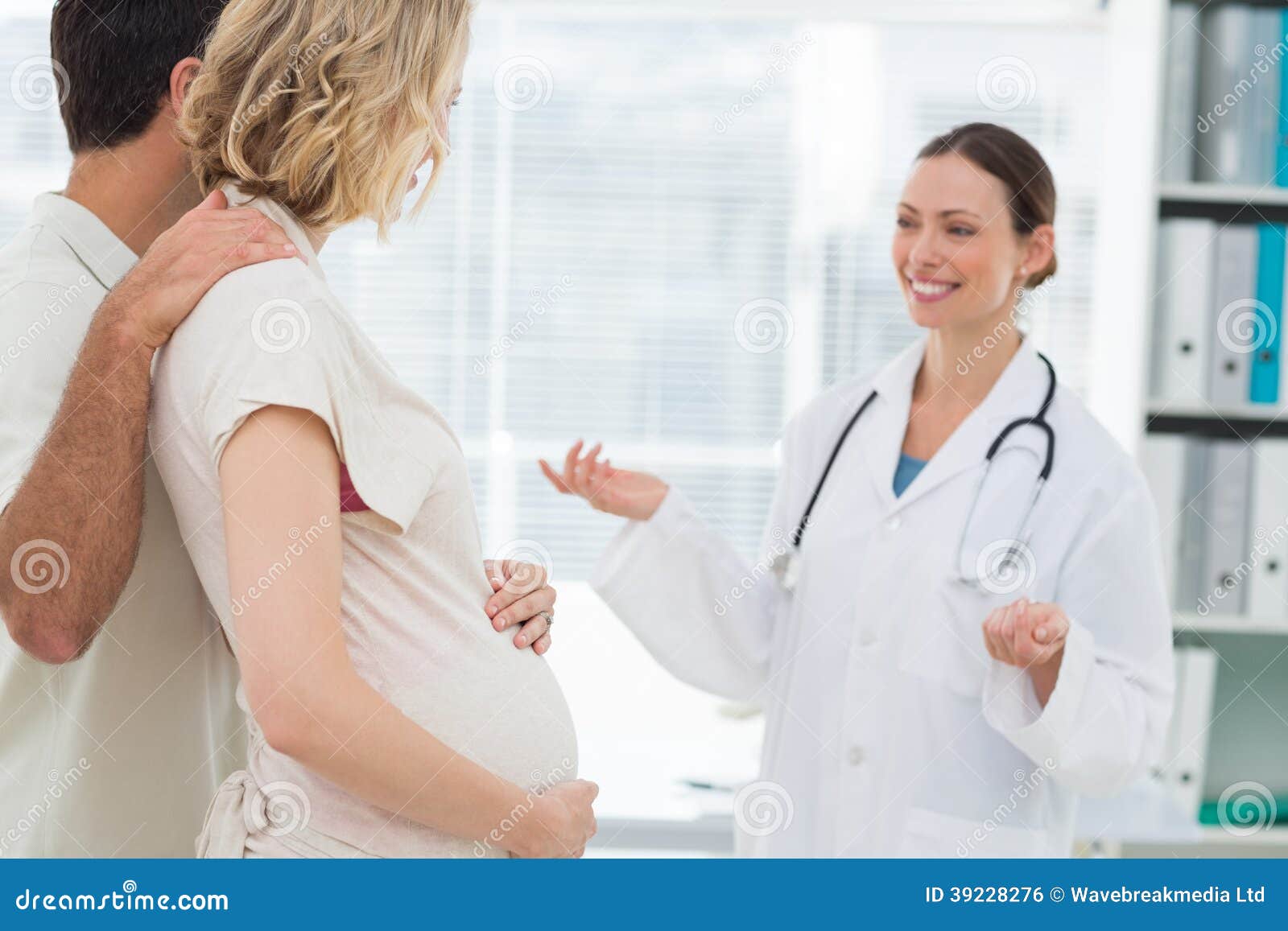 Поликлиника ведение беременности. Обсуждение беременности с партером. Pregnant woman or Infertility. Знаешь как гинекологи здороваются.