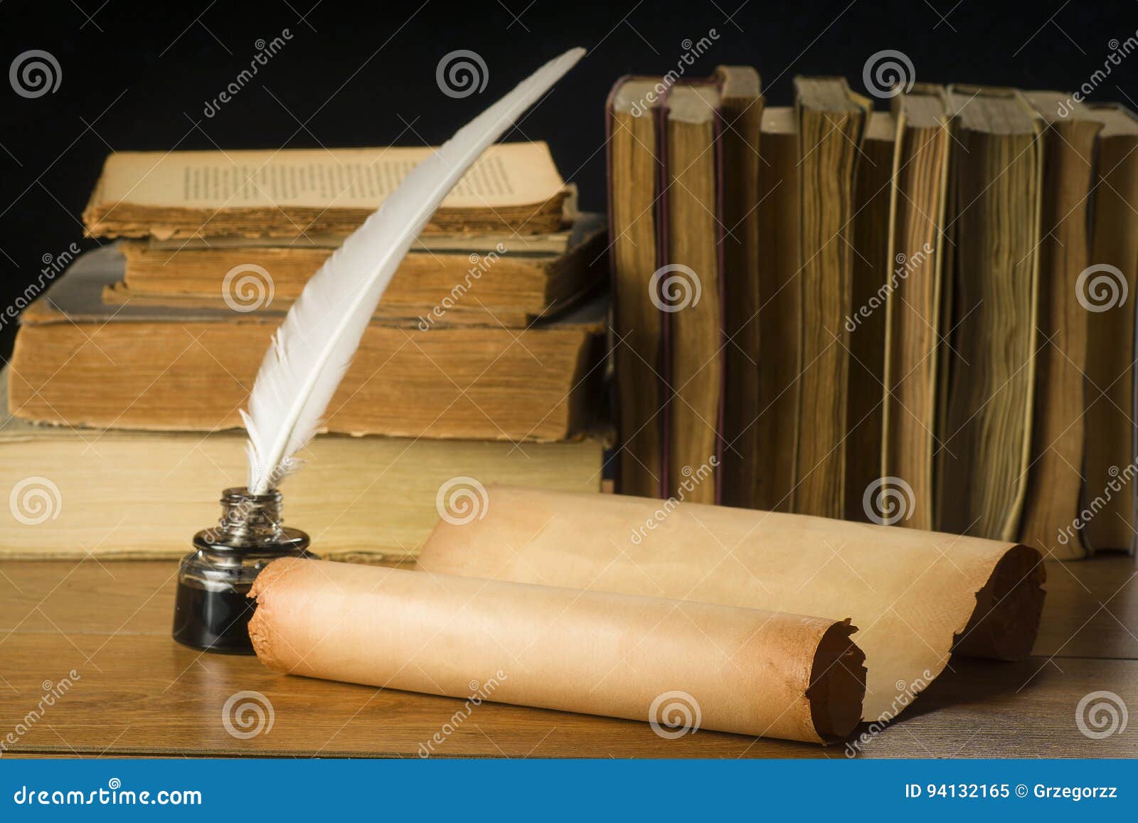 Папирус с пером