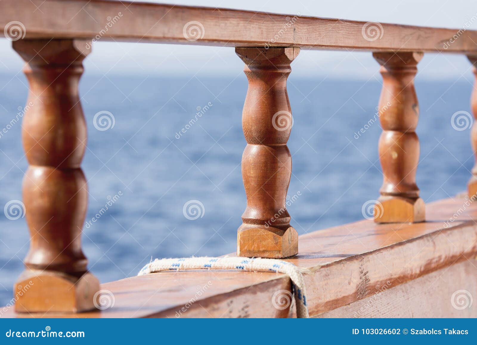 Перила на палубе корабля