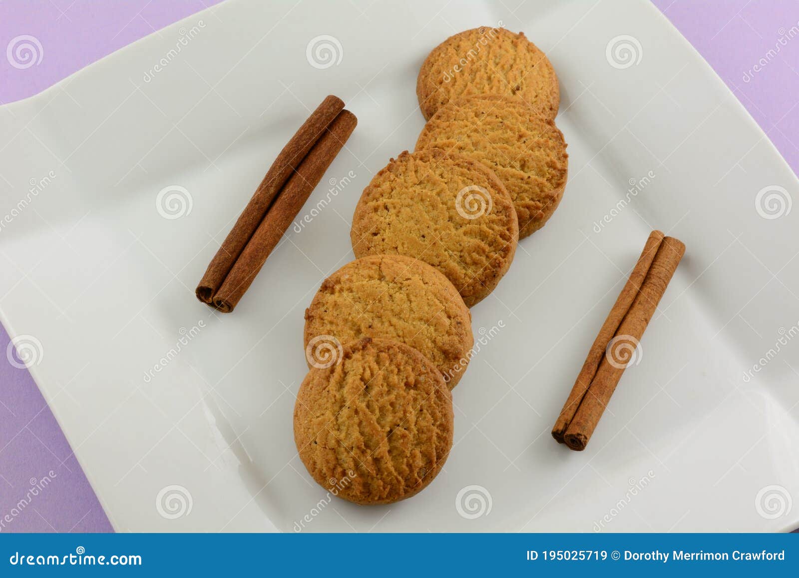 Печенье палочки с корицей