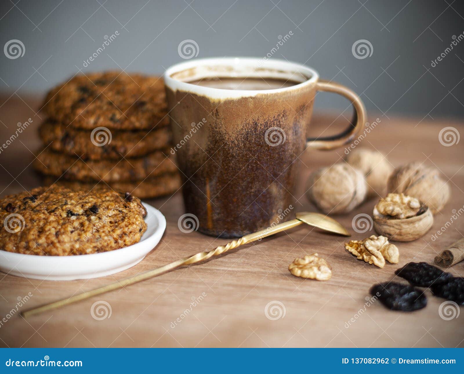 Какао с овсяным печеньем