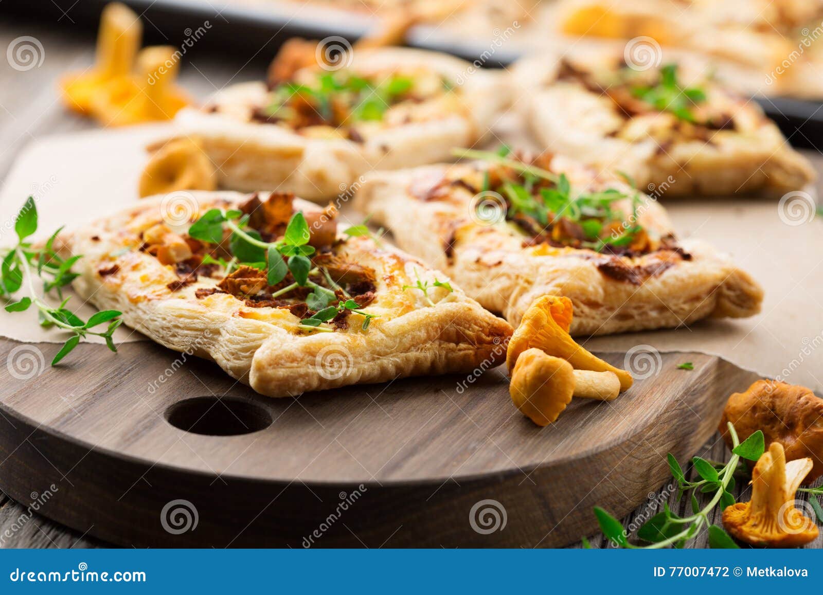 пицца с лисичками рецепт на слоеном тесте фото 3