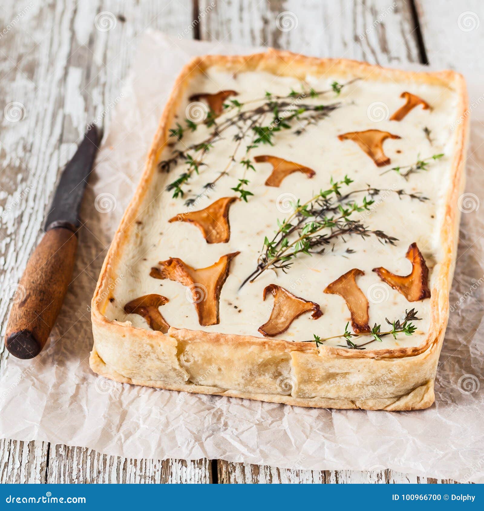 Пироги с лисичками и картошкой