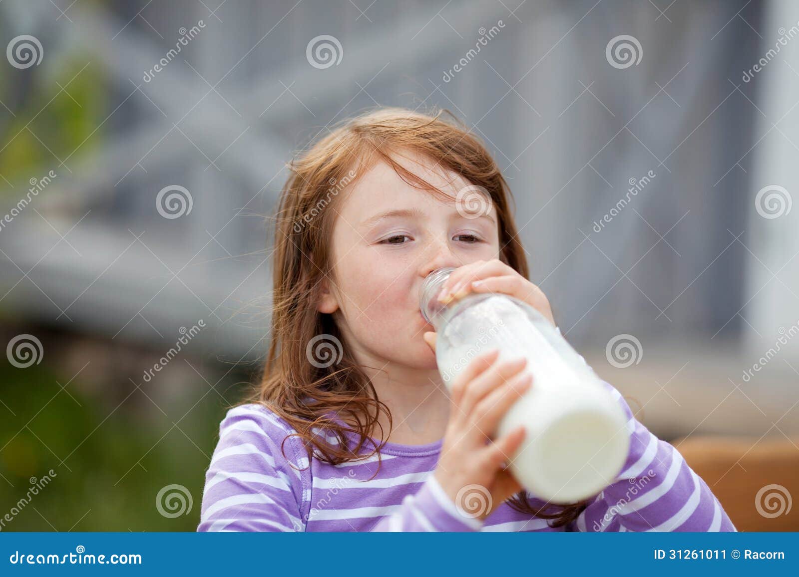 маленькая девочка пьет сперму фото 68