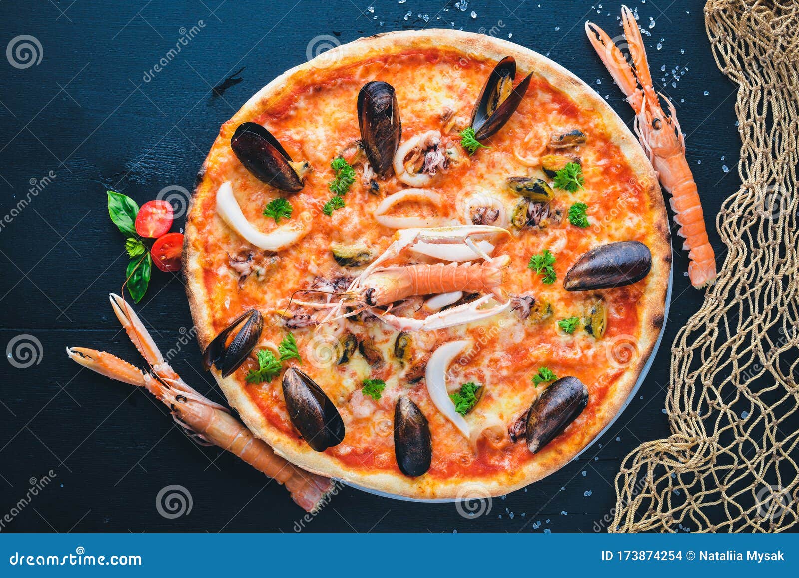 что входит в состав пиццы с морепродуктами фото 58