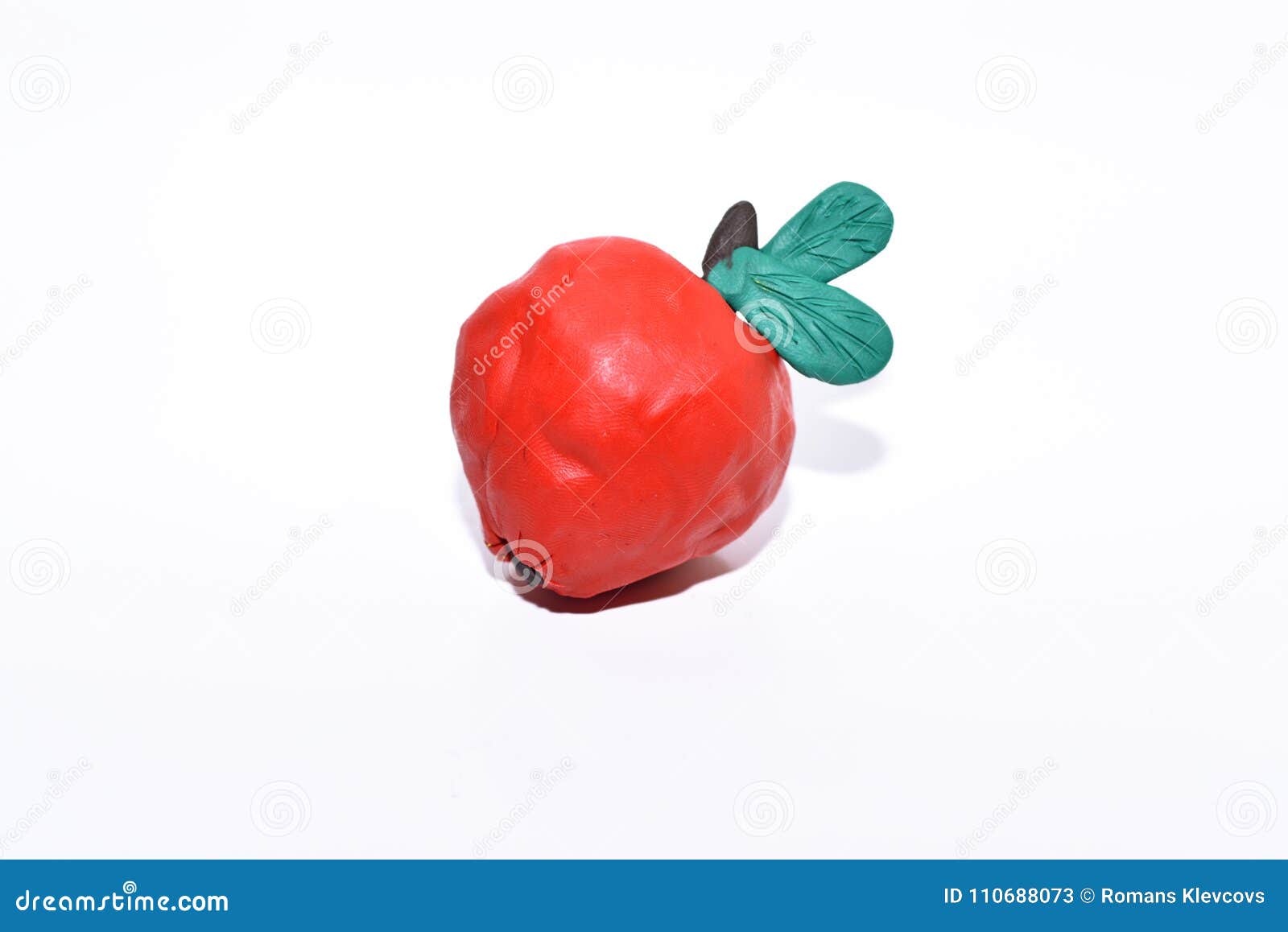 Яблоко из пластилина