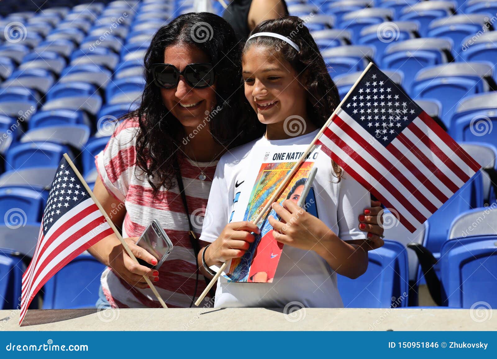 Fan support. Гражданин США. Американские граждане. Гражданство США. Американское гражданство.