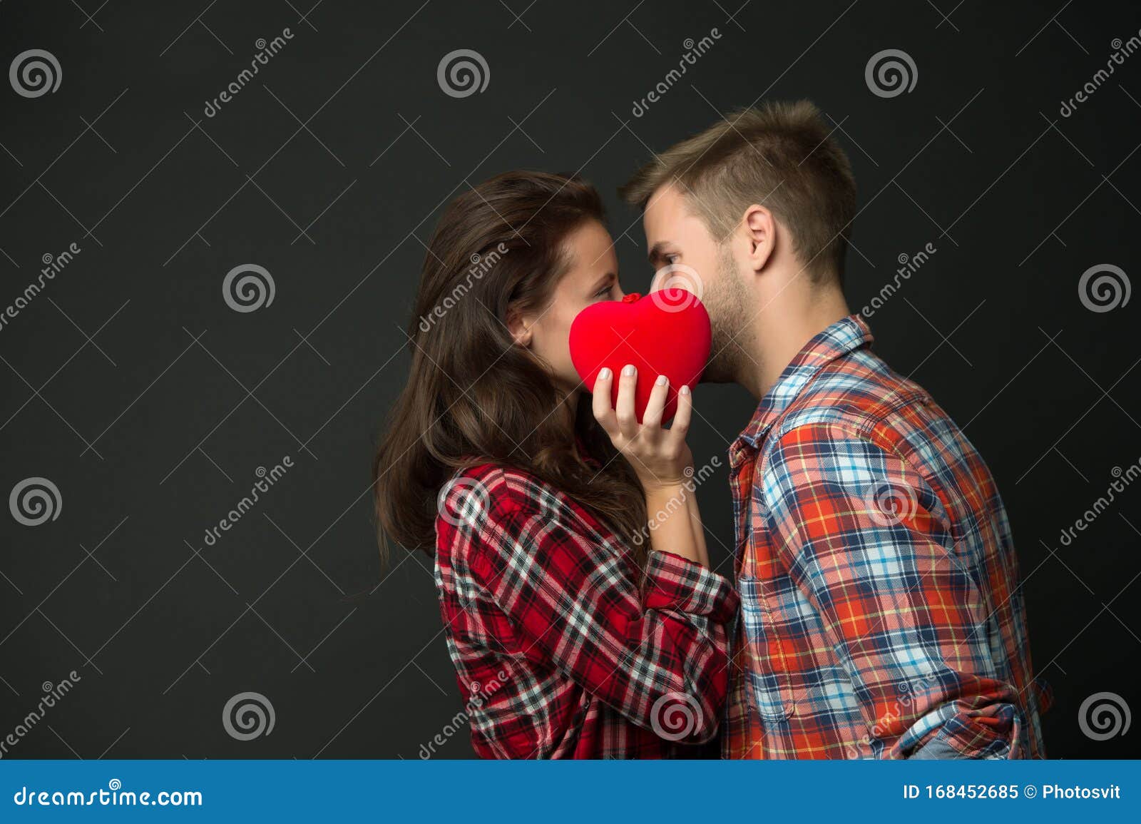 Подключите Поцелуй За Сердца. С Днем Святого Валентина Любовь И.