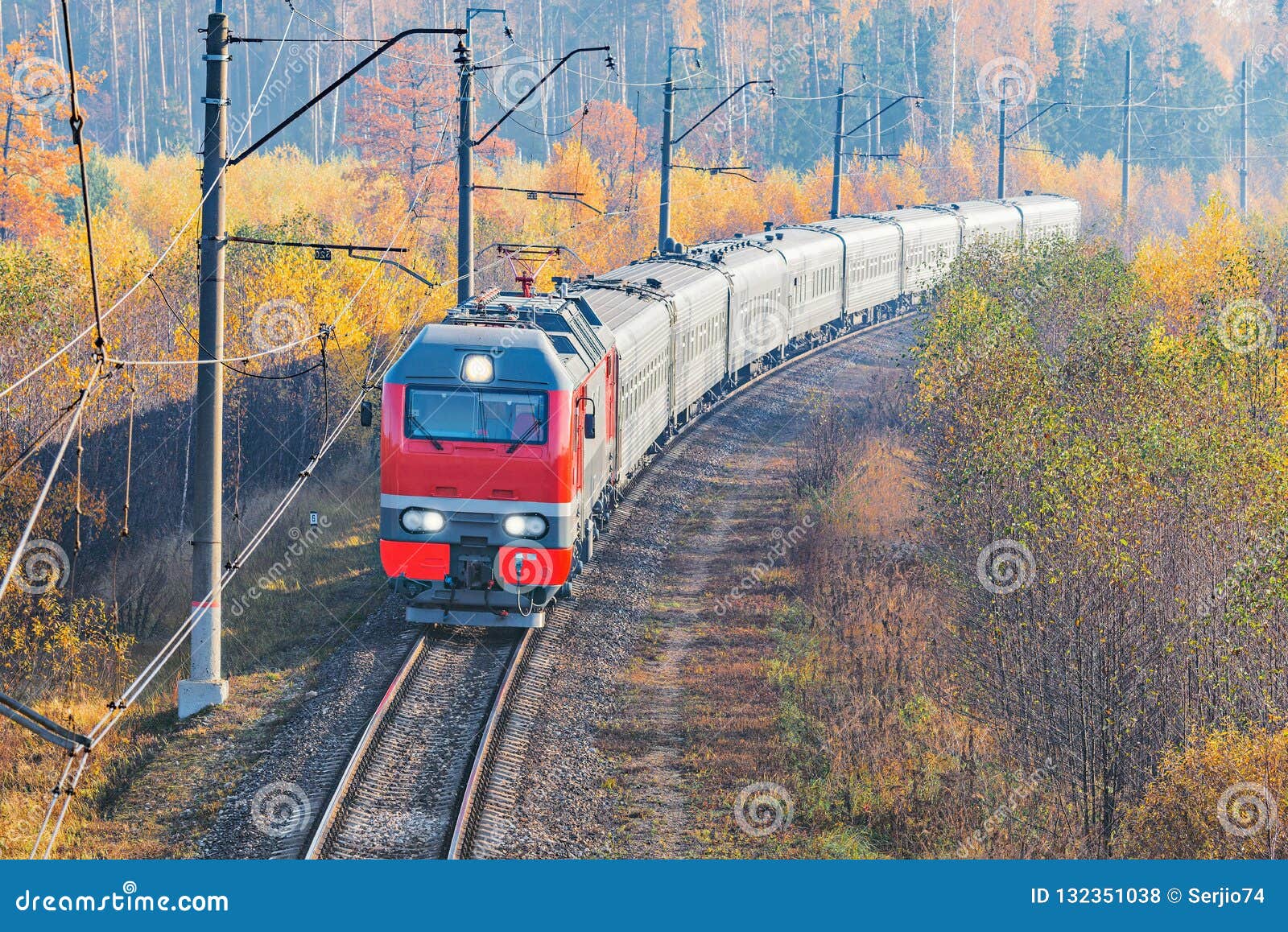 Звук приближающегося поезда. Приближение поезда к станции. Поезд приближается к станции. Поезд приближающийся к платформе. Поезд приближался к Москве.