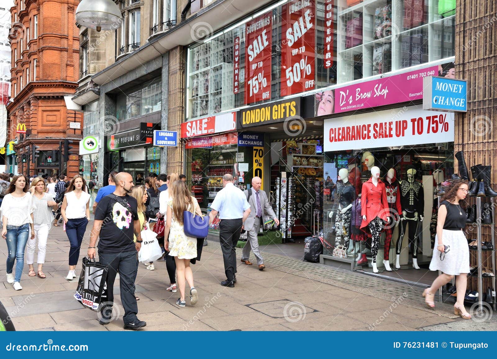 Oxford street shops. Оксфорд стрит магазины. Oxford Street London shops. Магазины на оксфордской улице. London shopping Oxford Street.