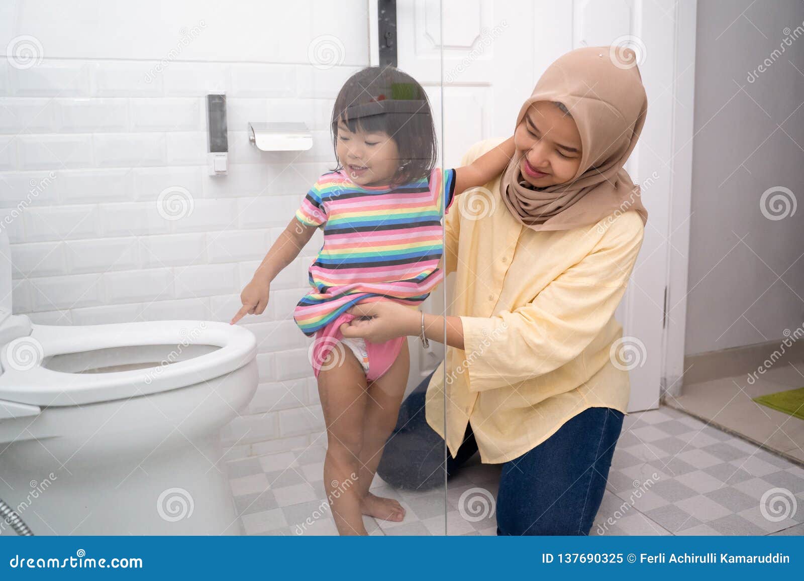 Pissing daughter