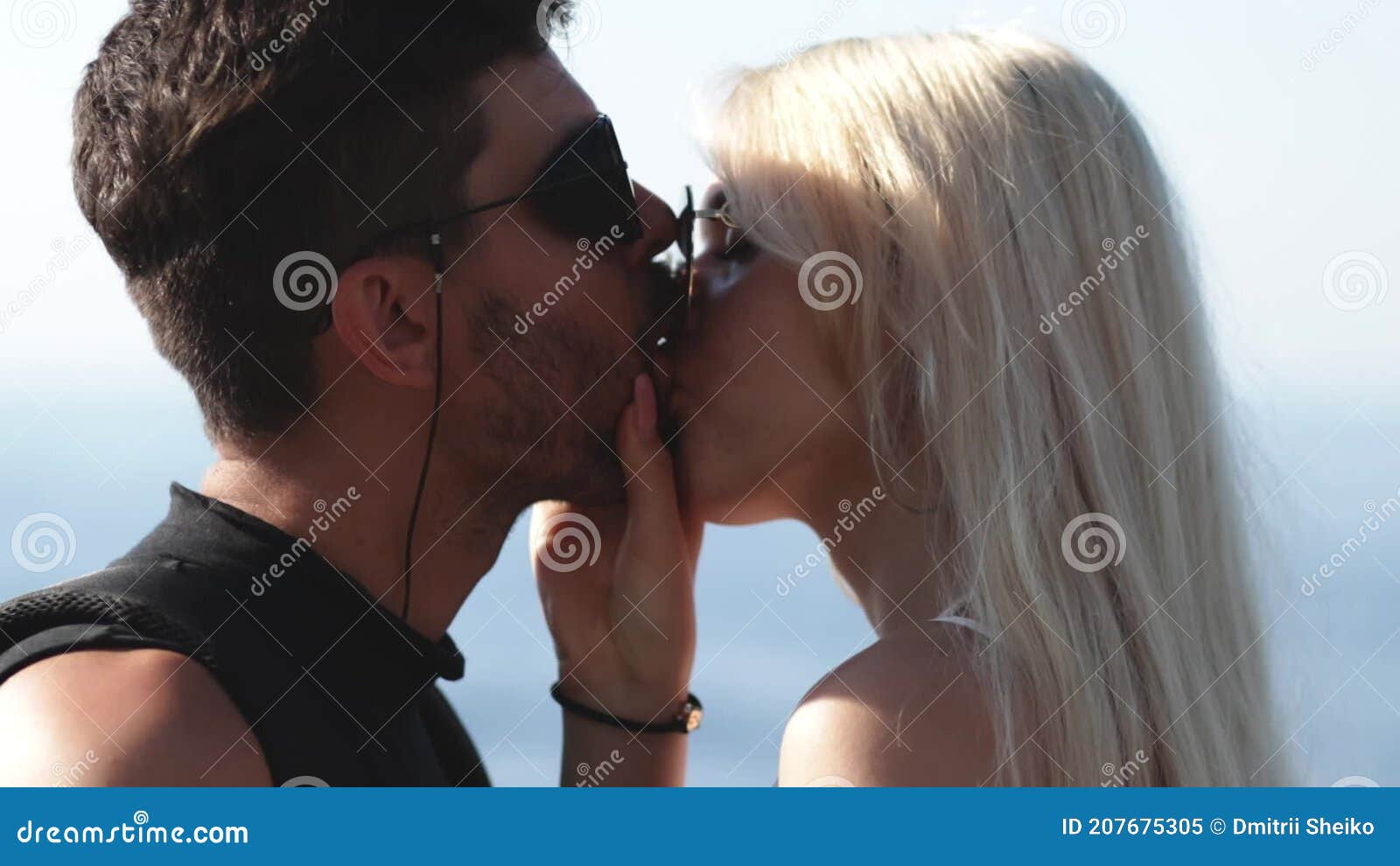 считается ли изменой когда девушка с девушкой целуются фото 28