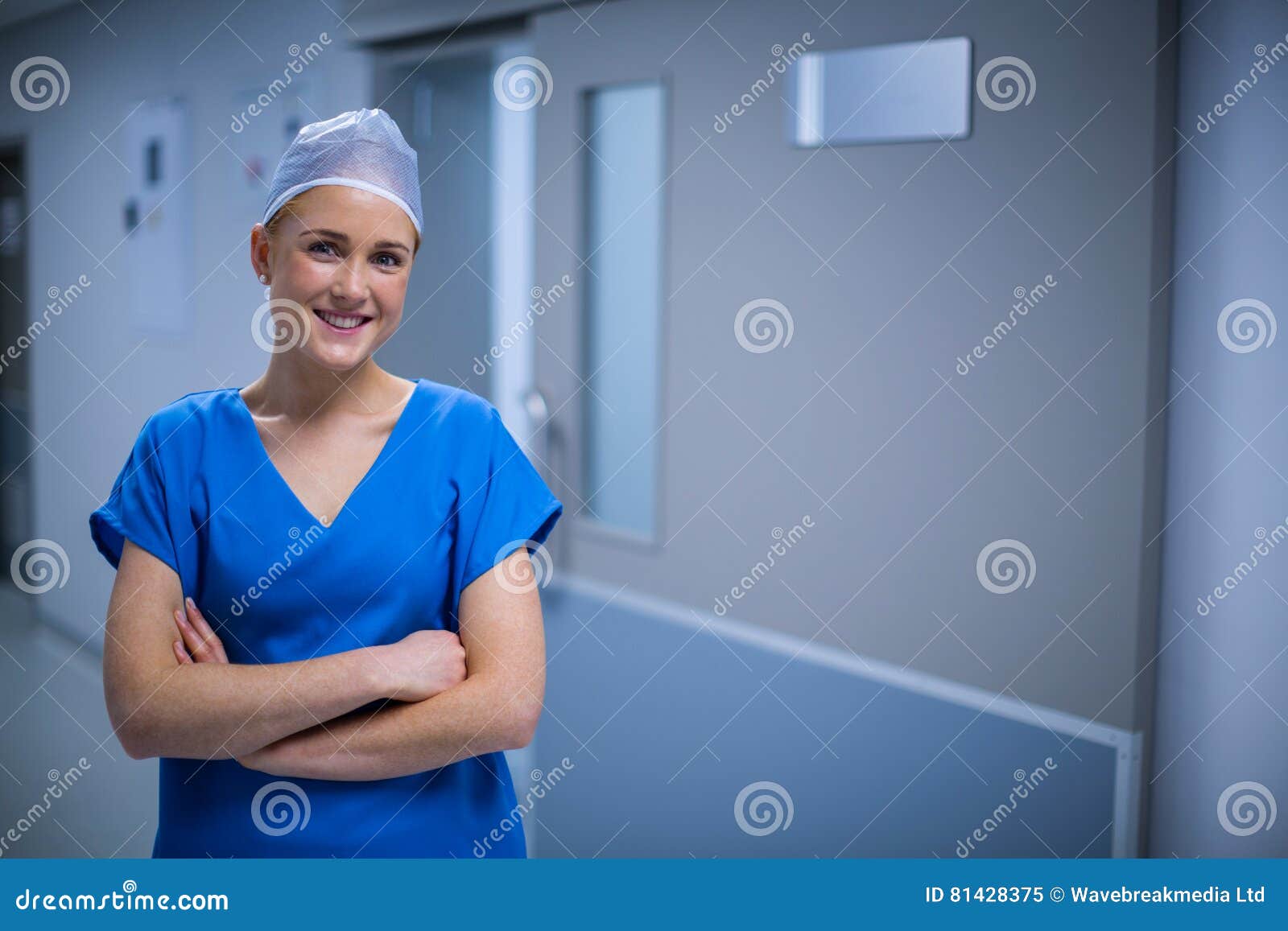Познакомиться в больнице. Фотопортрет медсестры. Медсестра в процедурном кабинете. Две медсестры. Красивая медсестра в больнице.