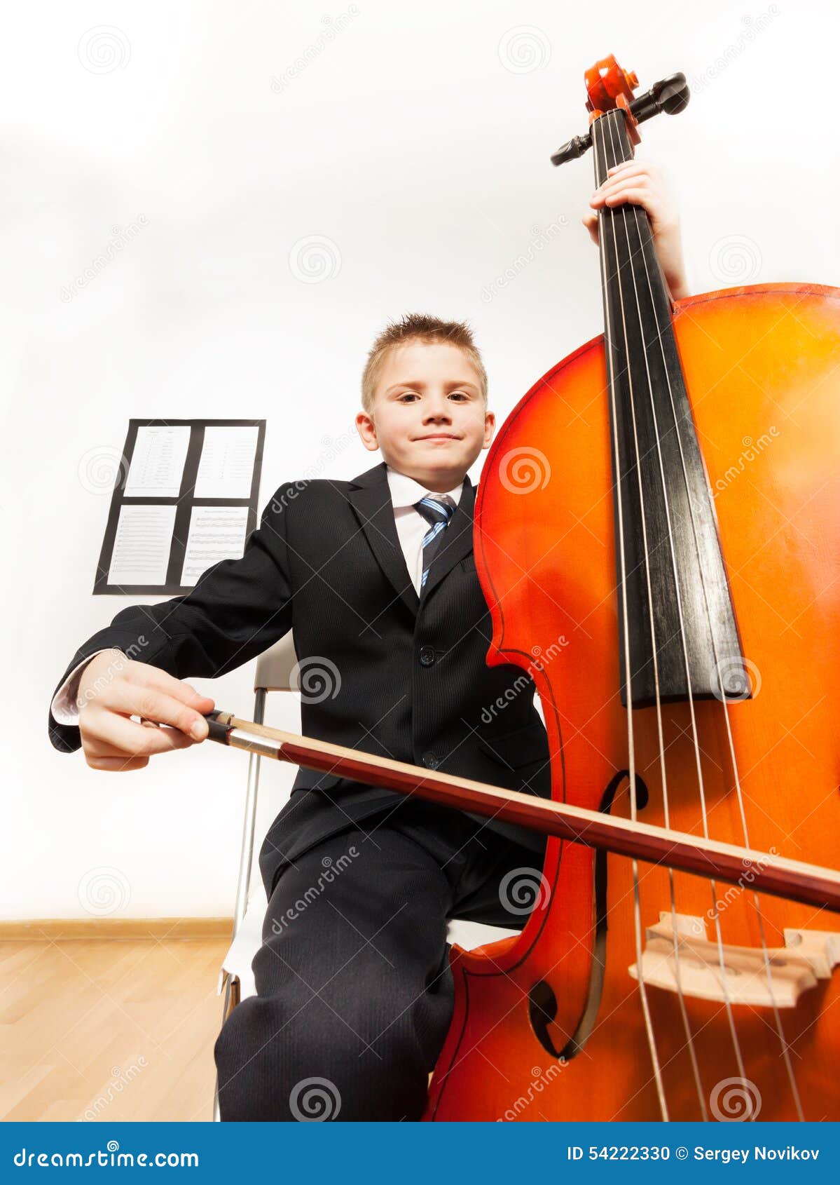 отцы и дети играет на виолончели. отцы и дети играет на виолончели. архипов кирилл виолончель. даниил мень виолончель. отцы и дети играет на виолончели.