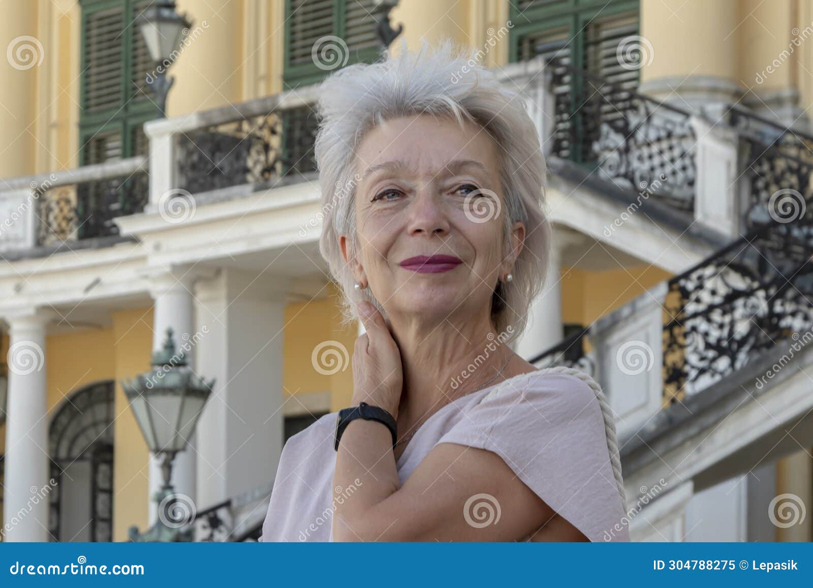2,545 женщина 65 стоковые фото – бесплатные и стоковые фото RF от Dreamstime