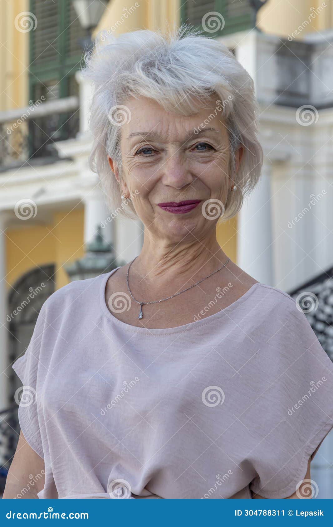 2,545 женщина 65 стоковые фото – бесплатные и стоковые фото RF от Dreamstime