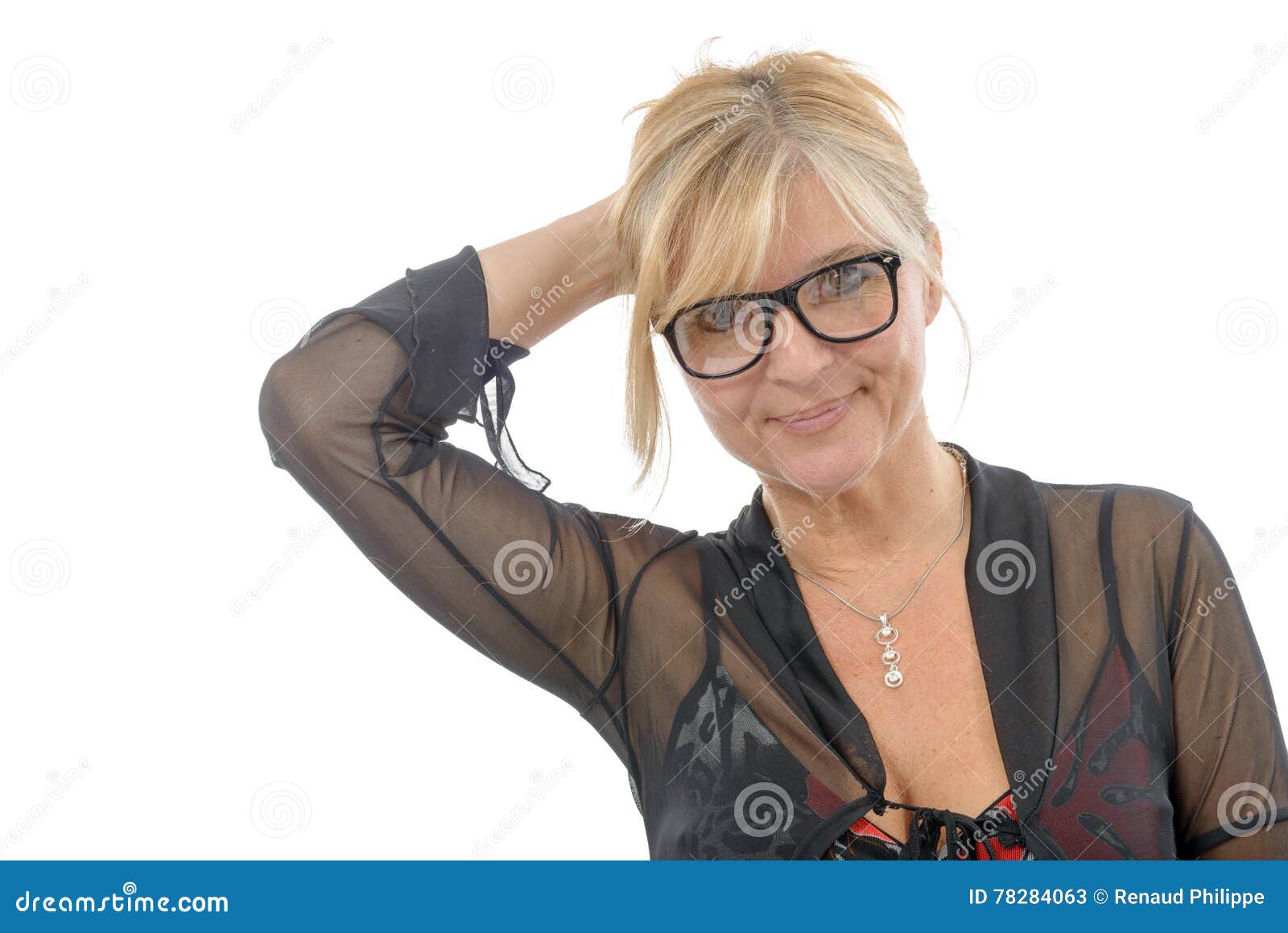 Красивая зрелая в очках. Женщина средних лет в очках. Зрелая блондинка в очках. Женщина в возрасте в очках. Немецкие зрелые в очках.