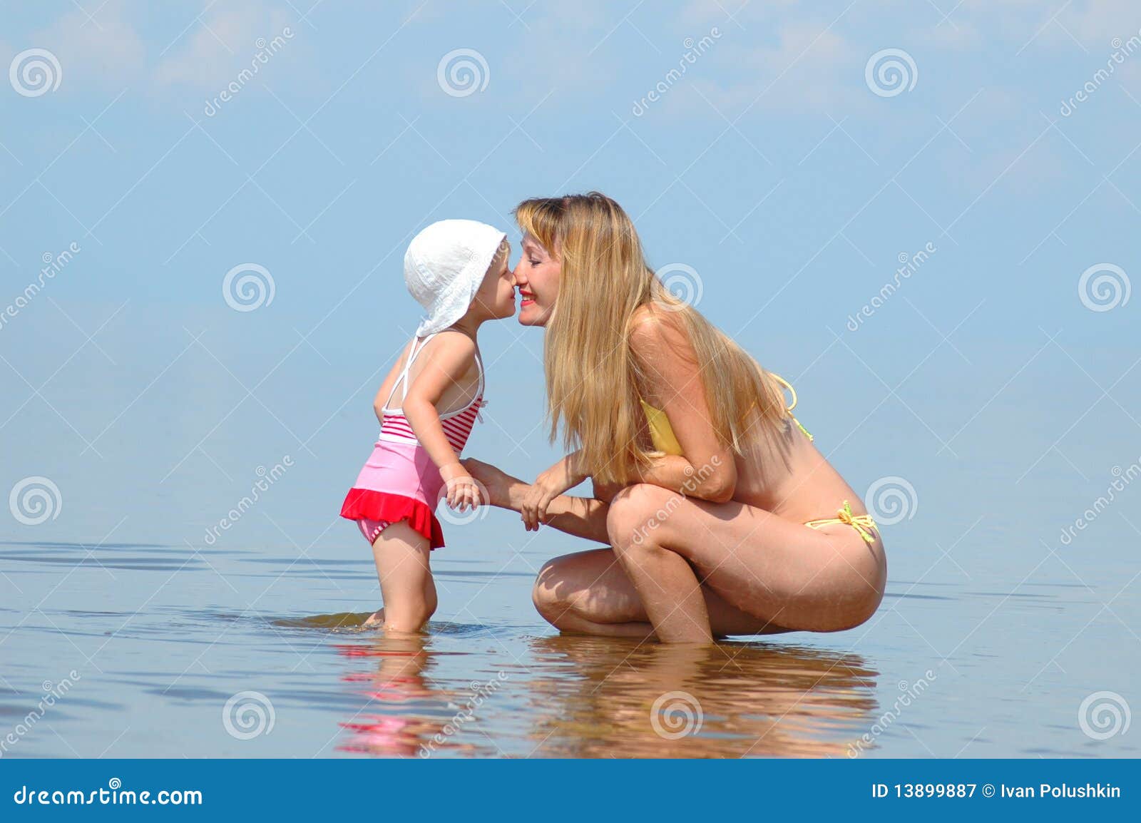 мама и дочка на голом пляже фото 73