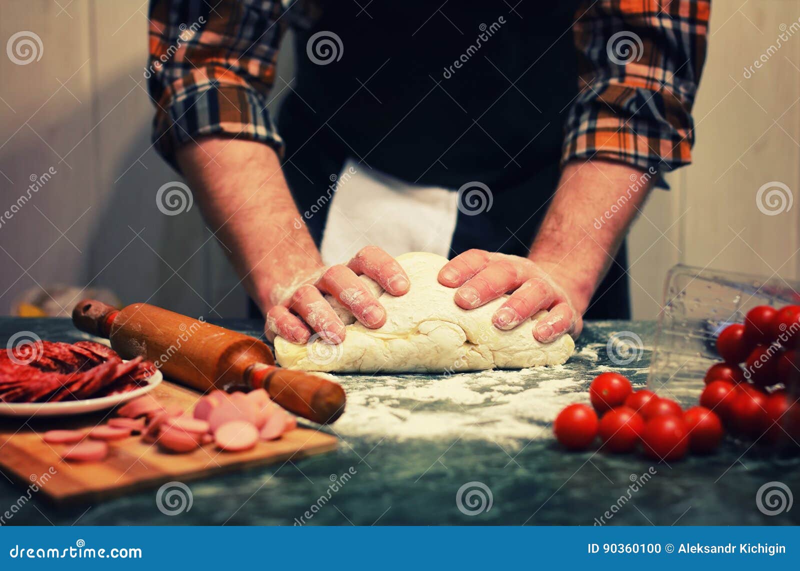 человек который делает тесто для пиццы фото 93
