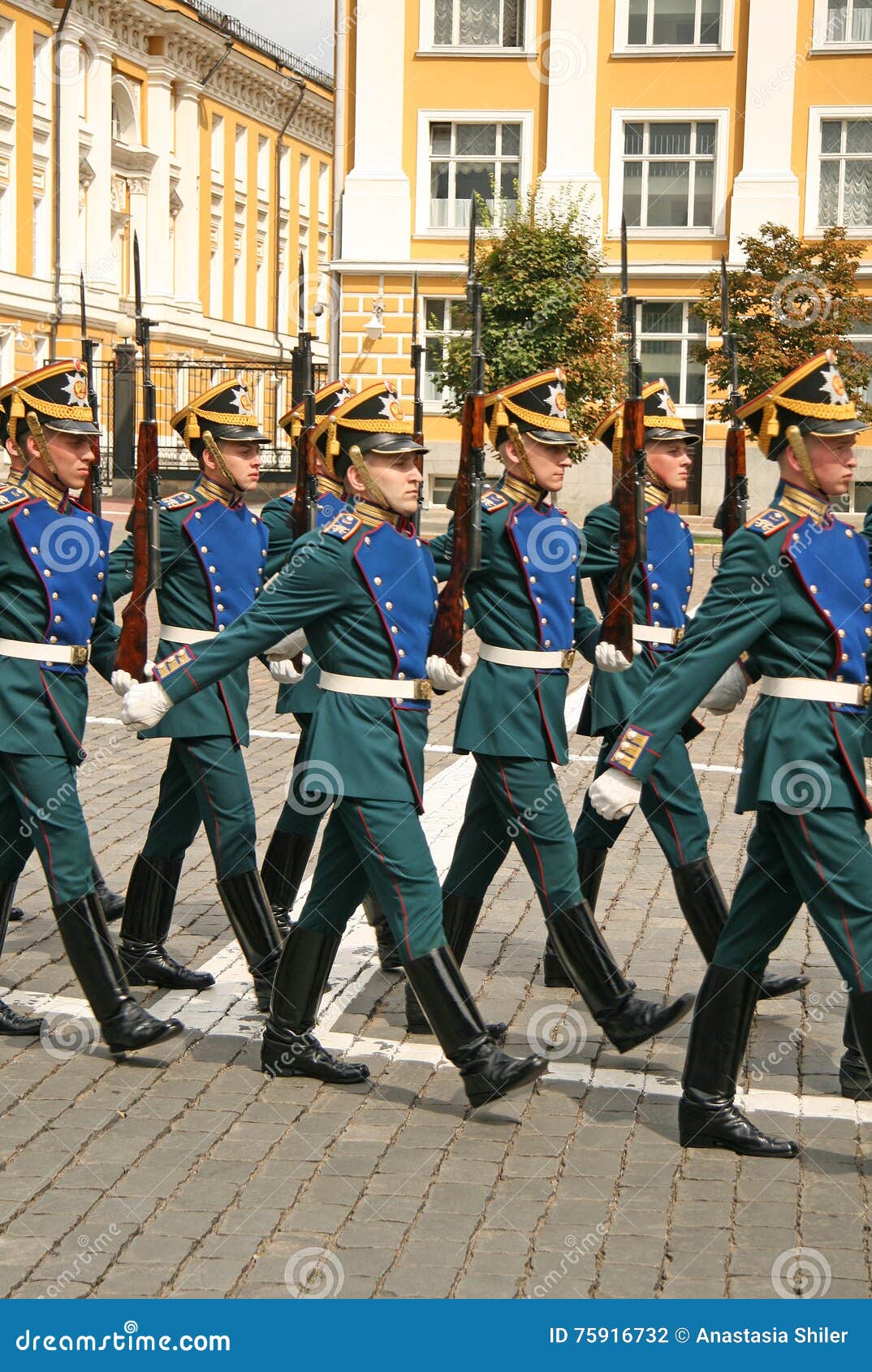 зарплата в кремлевском полку