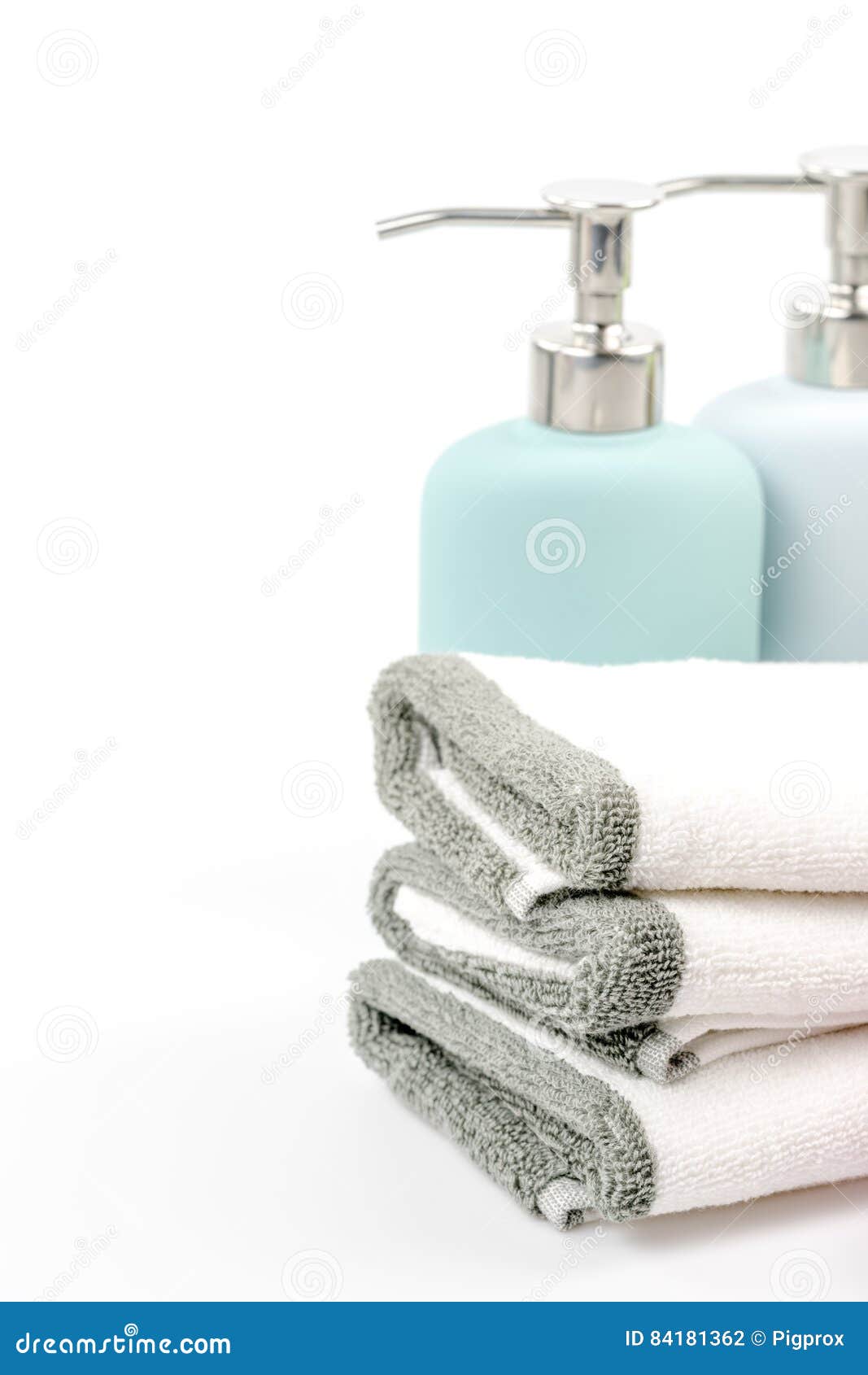 Шампунь полотенце. Шампунь и полотенце. Мокап с полотенцем для шампуня. Как красиво сфотографировать шампунь.
