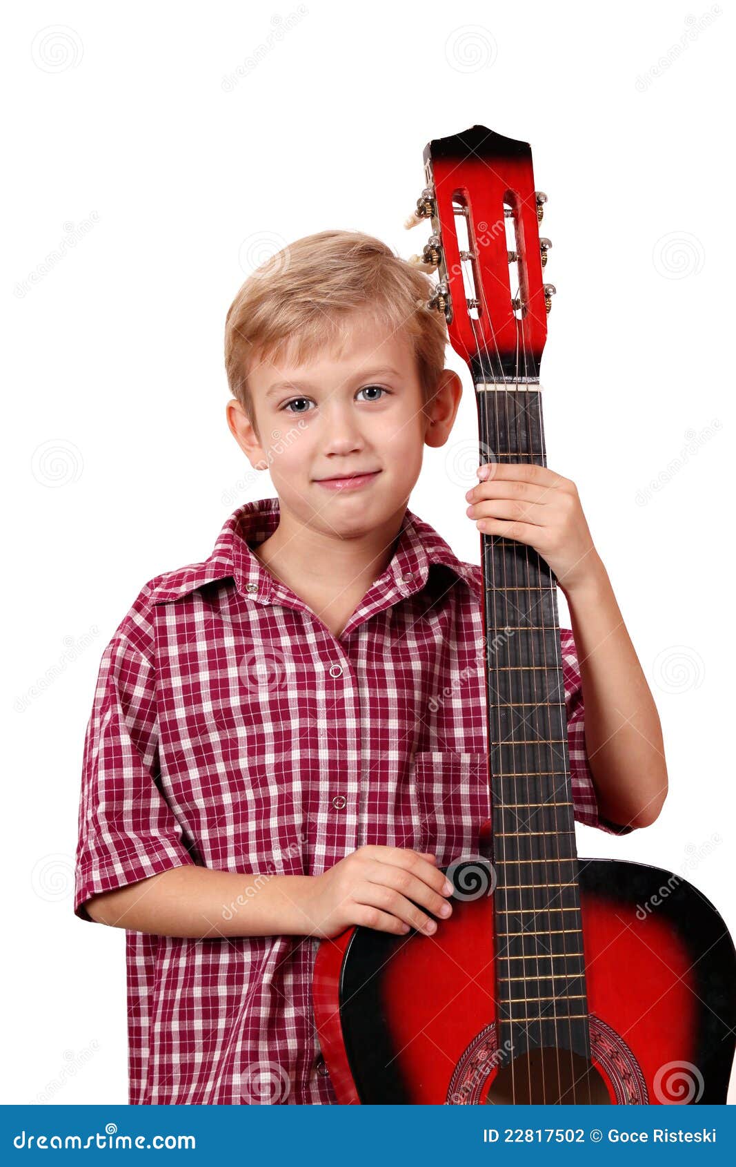 Купить гитару мальчику. Мальчик с гитарой. Мальчик с электрогитарой. Школьник с гитарой. Гитара для 12 лет мальчику.