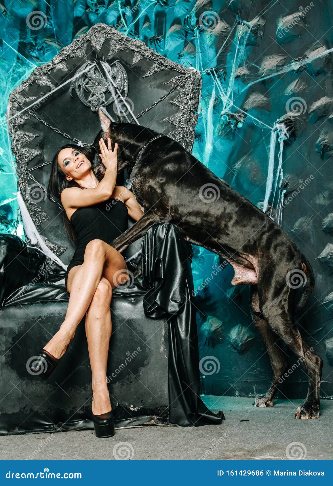 Девушка с догом