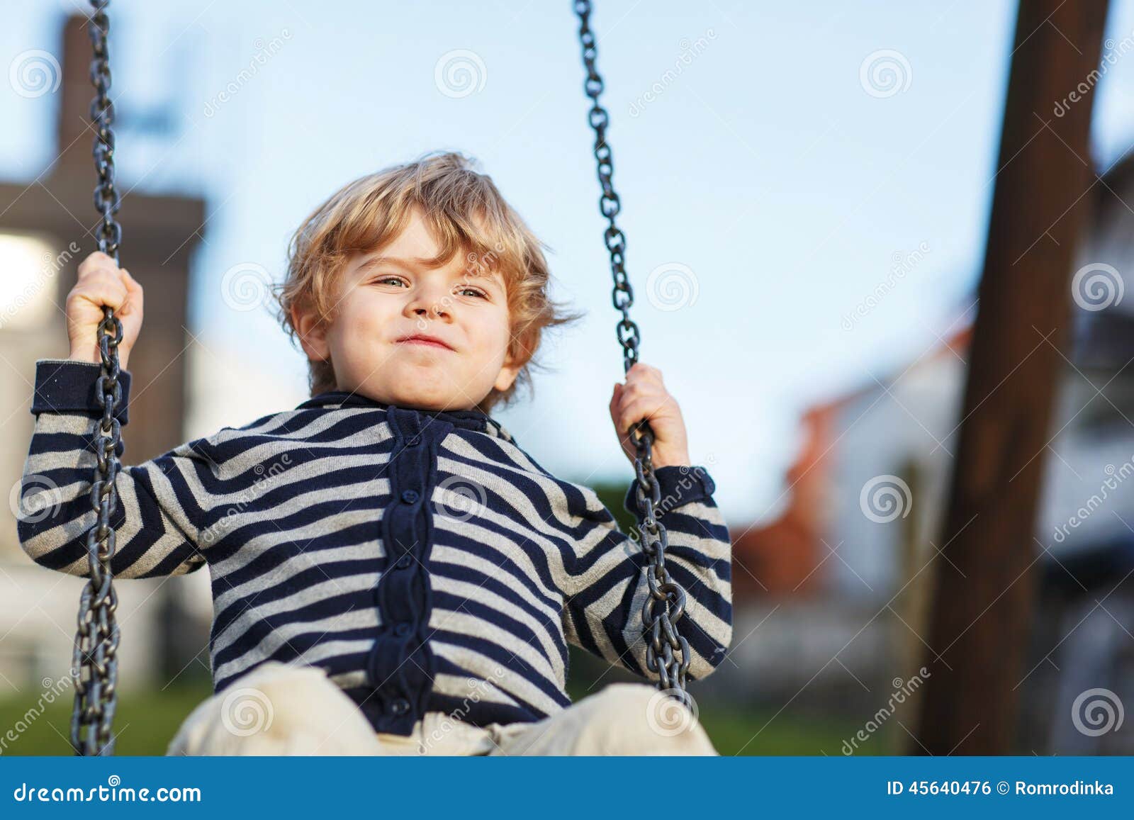 Сюжетные игрушки. Дети не играют с моим ребенком. Денверская модель раннего. Фотографии светловолосого мальчика лет 9 в парке. Дети играют.