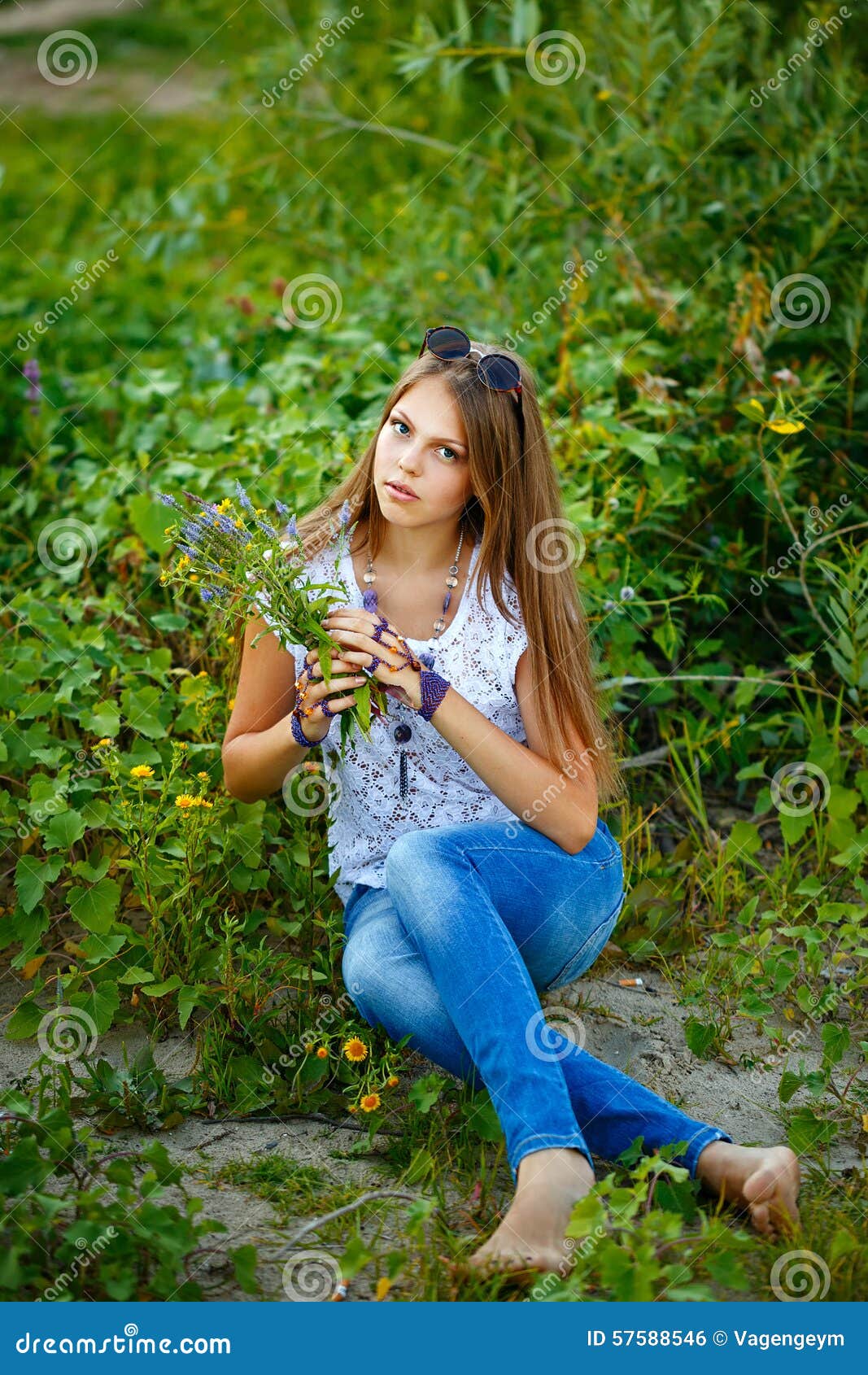 https://thumbs.dreamstime.com/z/%D0%BF%D1%80%D0%B5-%D0%BD%D0%B0%D0%B7%D0%BD%D0%B0%D1%87%D0%B5%D0%BD%D0%BD%D0%B0%D1%8F-%D1%8F-%D0%BF%D0%BE-%D1%80%D0%BE%D1%81%D1%82%D0%BA%D0%BE%D0%B2-%D0%B5%D0%B2%D1%83%D1%88%D0%BA%D0%B0-boho-barefoot-57588546.jpg
