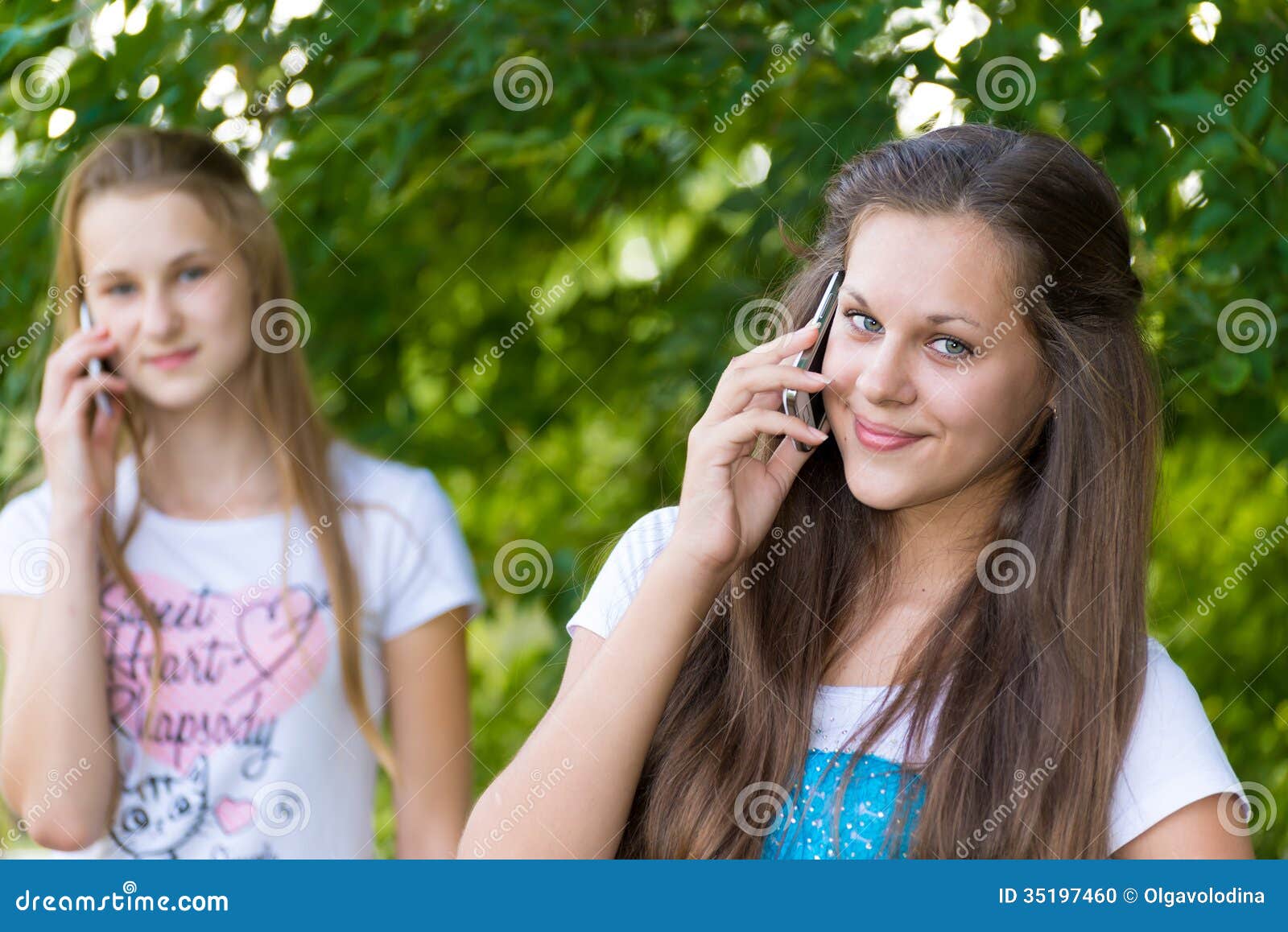 Девочки рассказываю форум. Девочка рассказывает историю картинка. Девочки рассказываю форум. Маленькие девочки подруги. Вещи связанные с историей девочки.