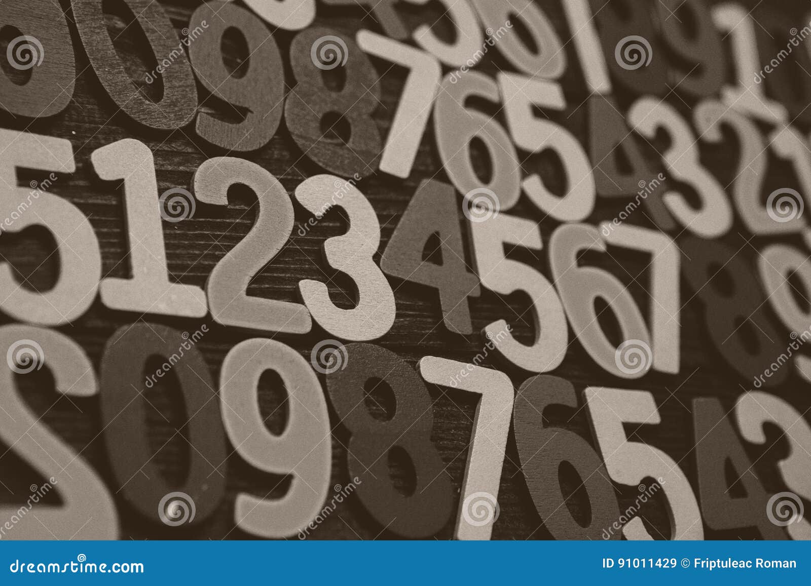 Число позади. Число позади. Математический фон с цифрами. Число позади. Три поросенка с цифрой 3.